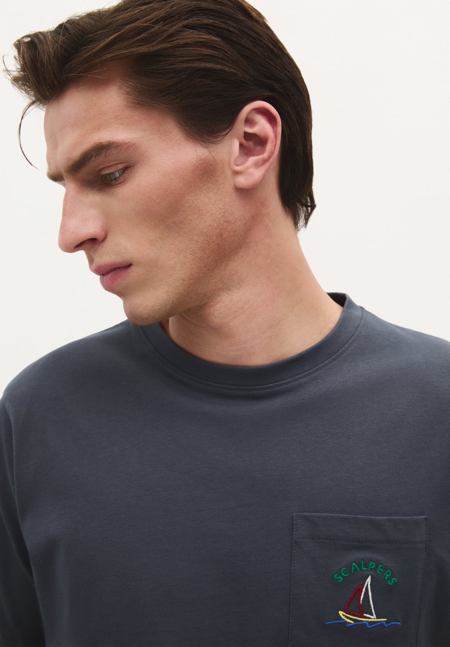 POLERA BOLSILLO BORDADO