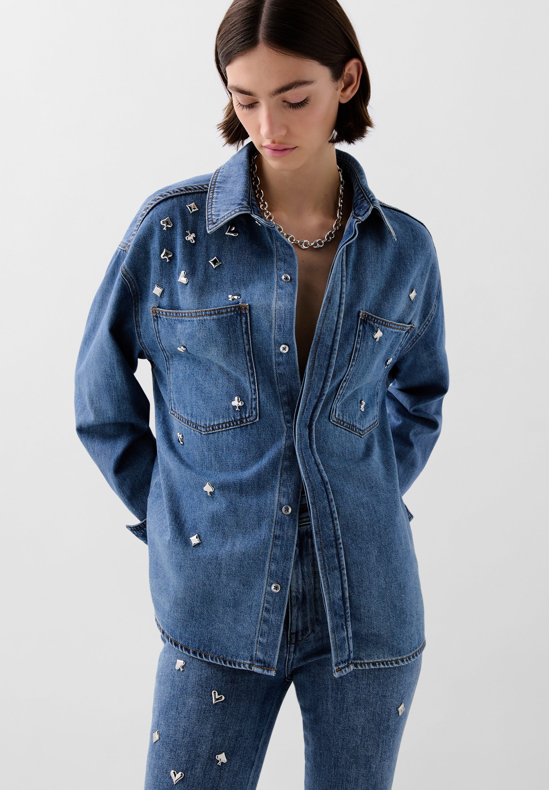 CAMISA DENIM TACHUELAS