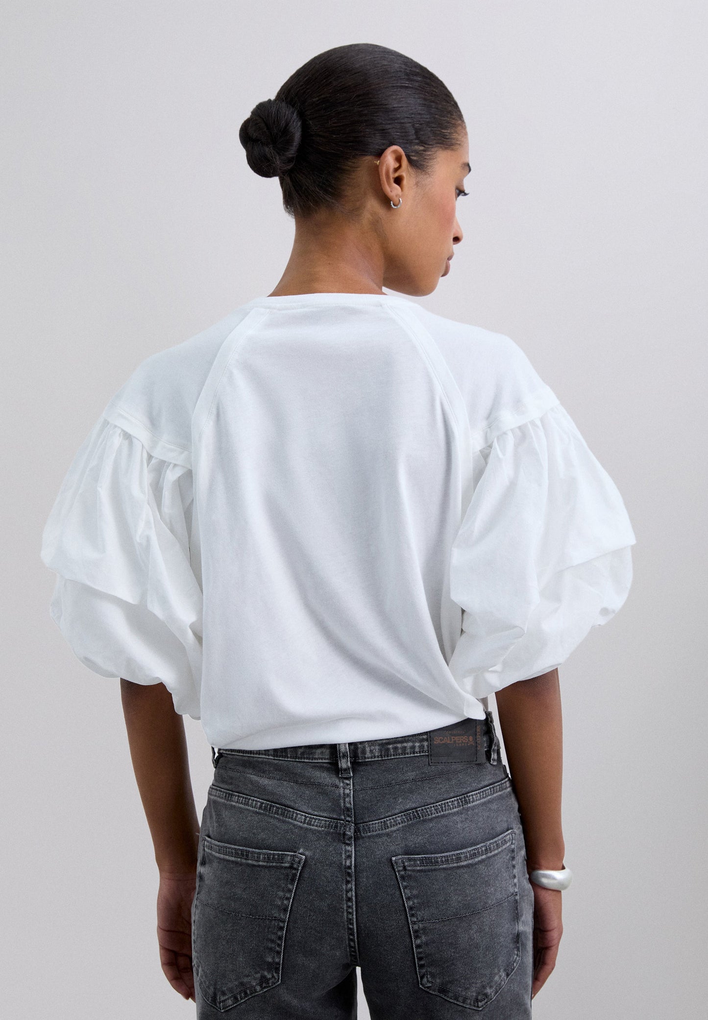 POLERA MANGA ABULLONADA