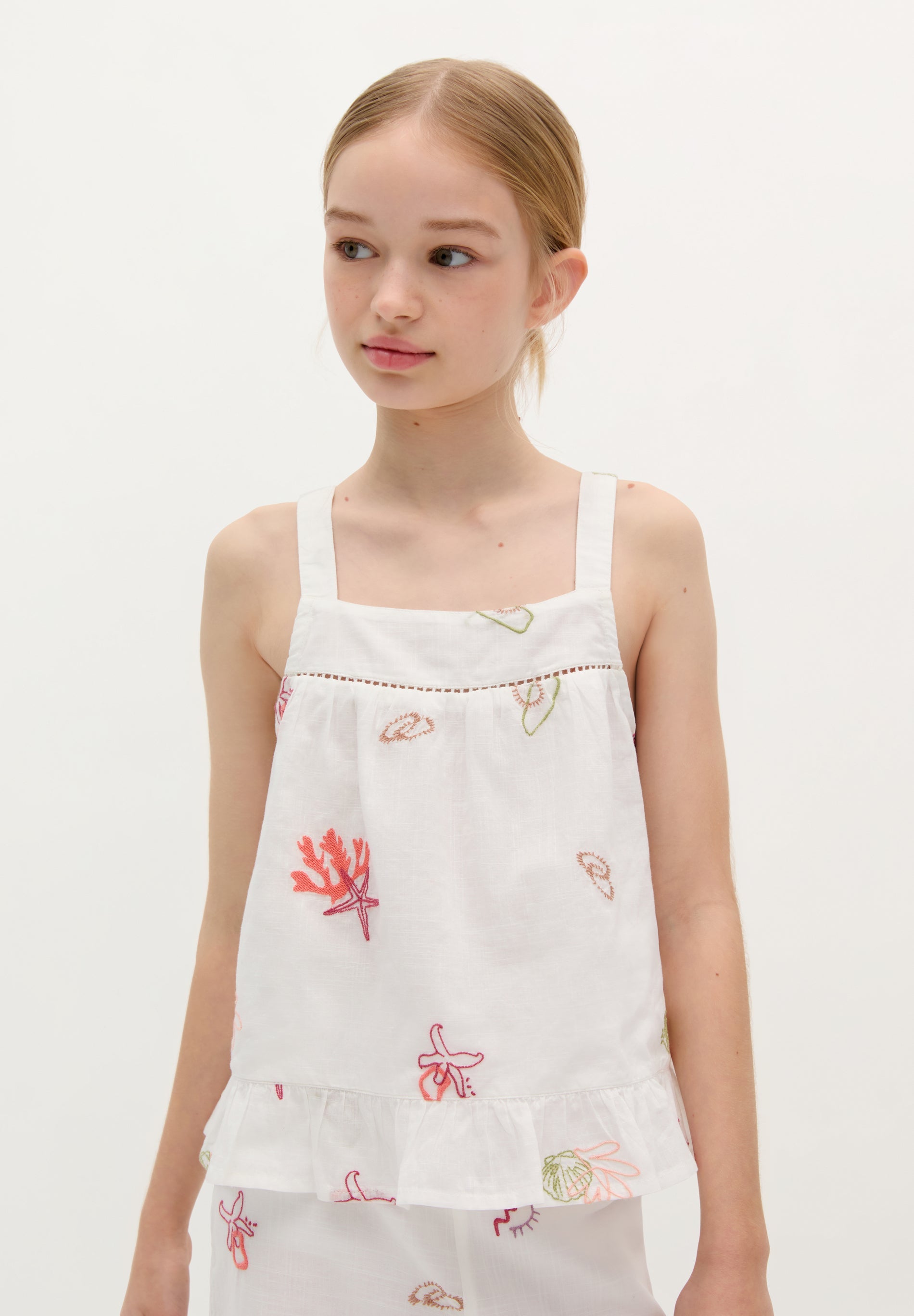 TOP BORDADOS ESPALDA VOLANTES