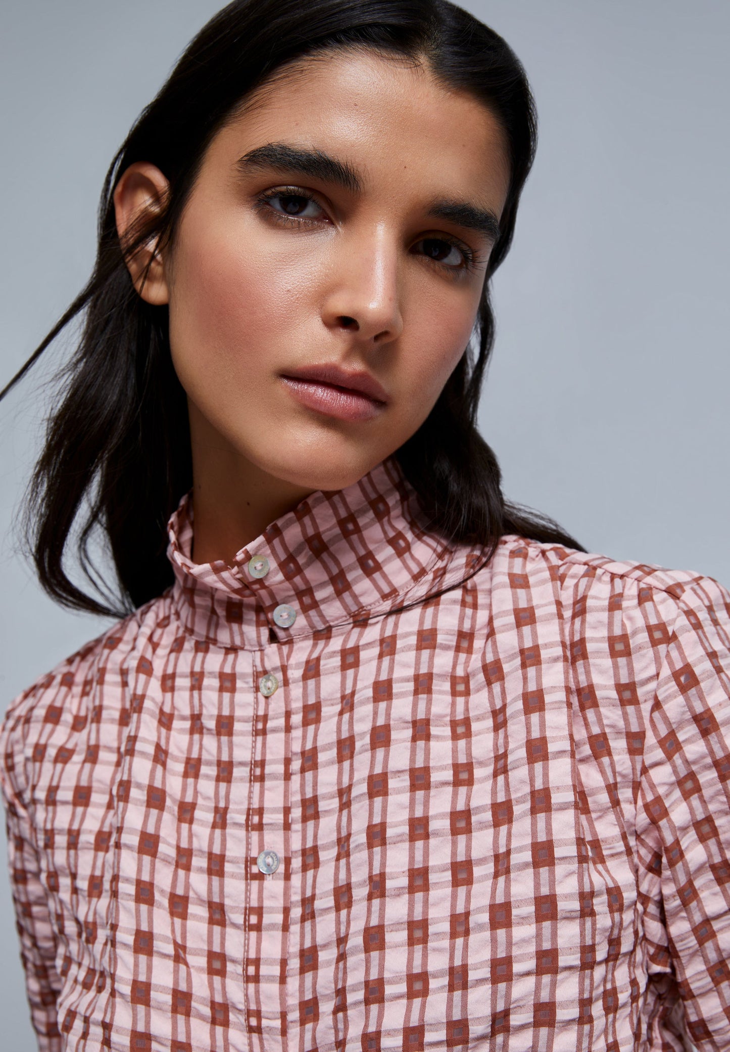 BLUSA CUADROS CUELLO ELEVADO