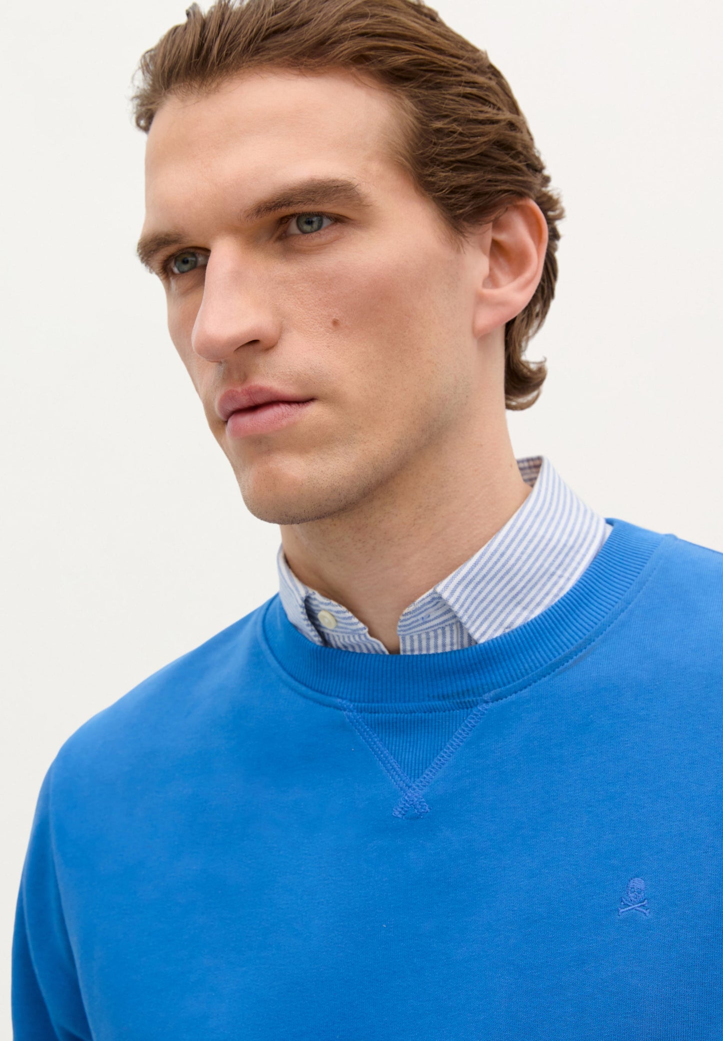 POLERÓN BÁSICO CALAVERA BORDADA