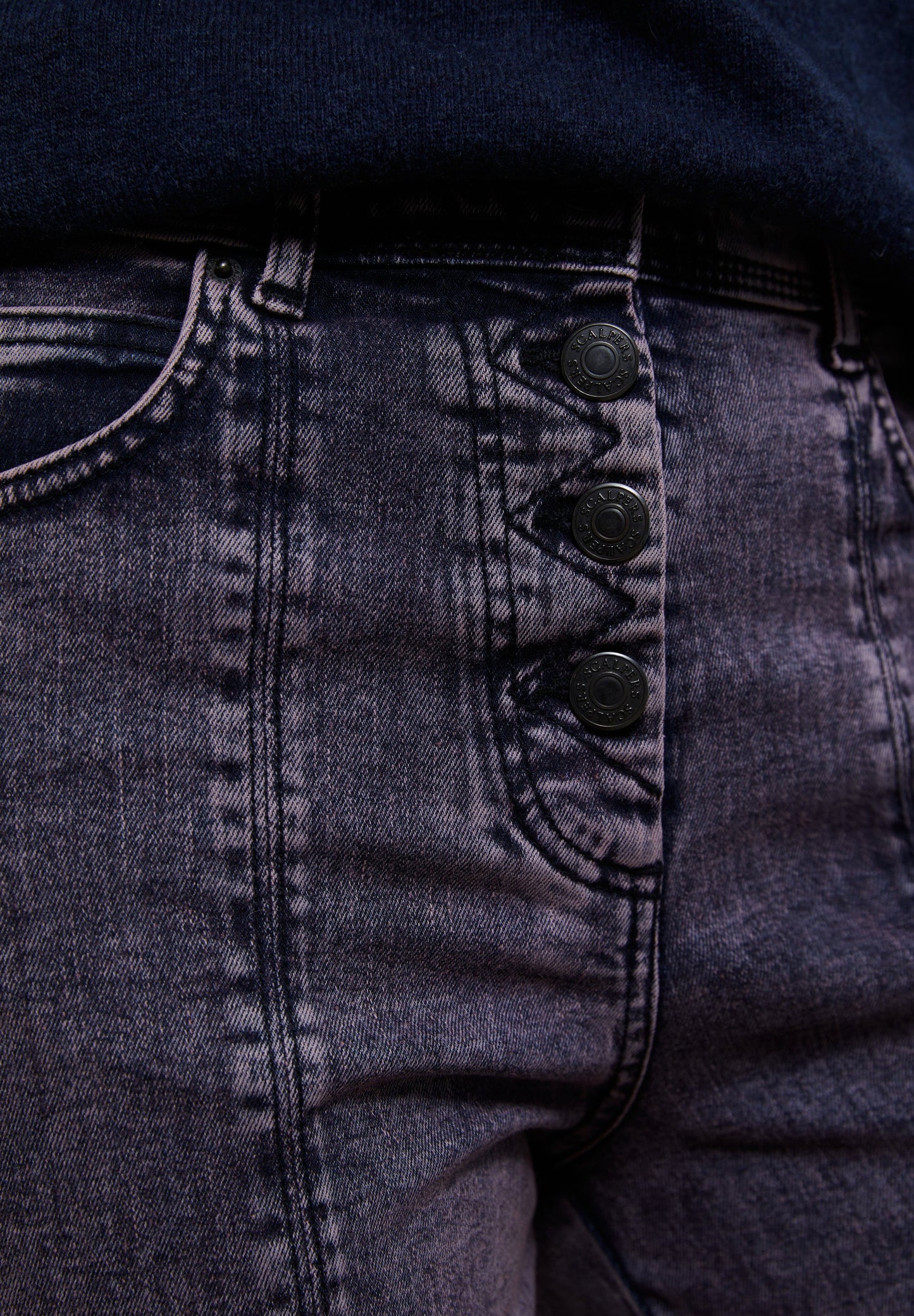 JEANS ANKLE FLARE COSTURAS