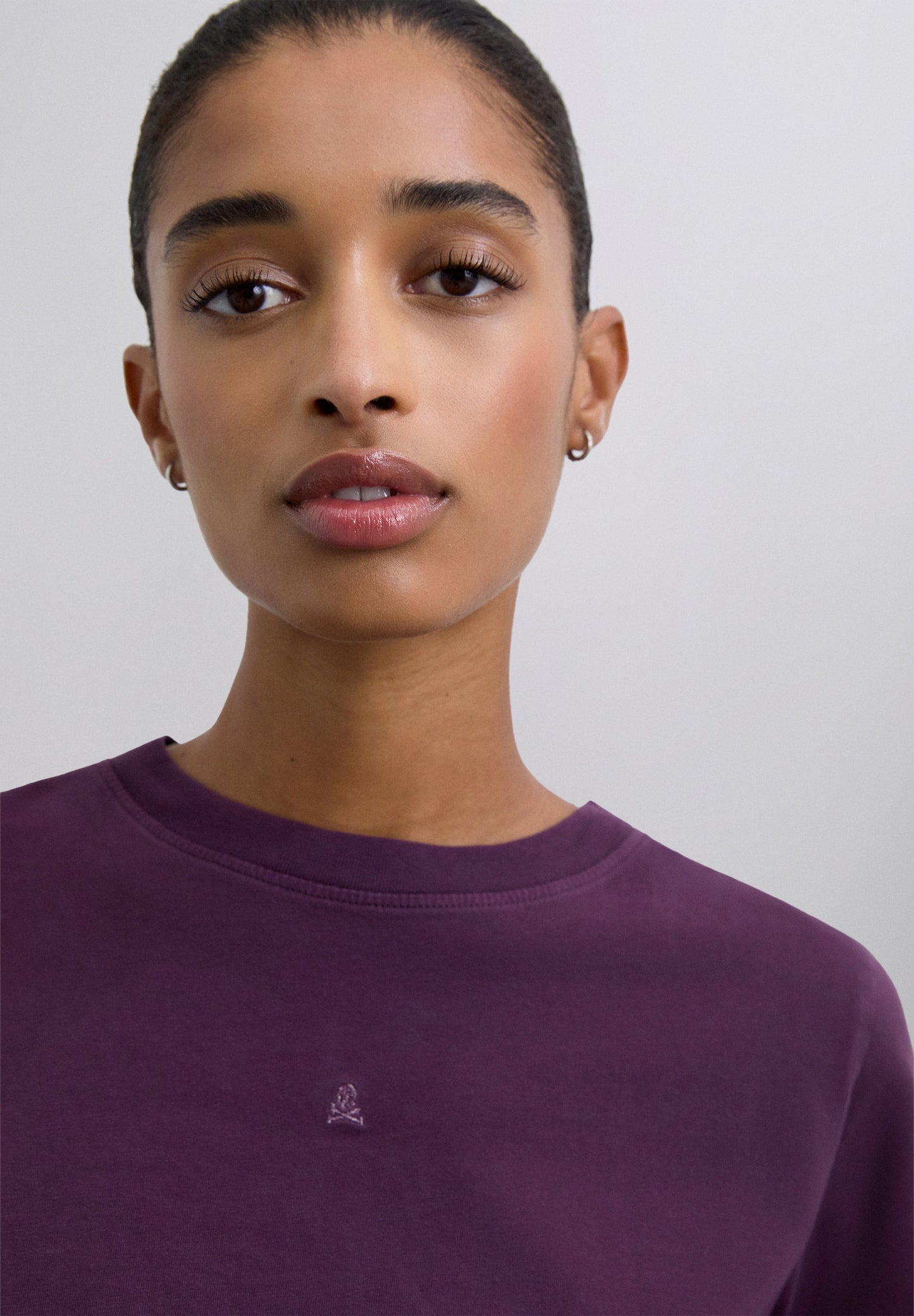 POLERA BÁSICA CALAVERA