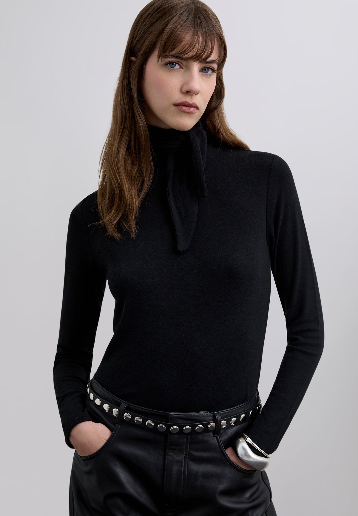 POLERA CUELLO VUELTO CON LAZADA