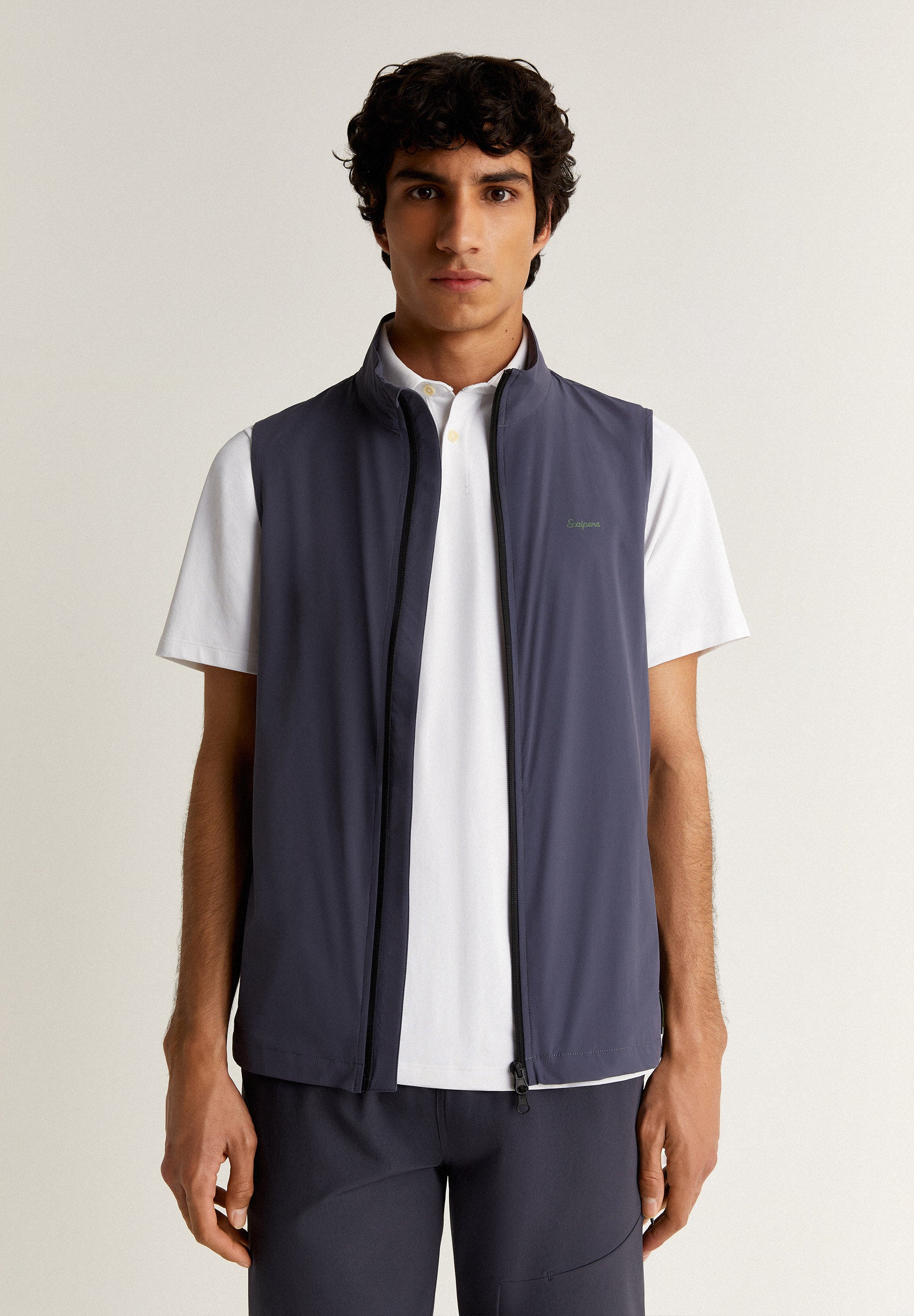 VEST CORTAVIENTO LIVIANO ADN SCALPERS