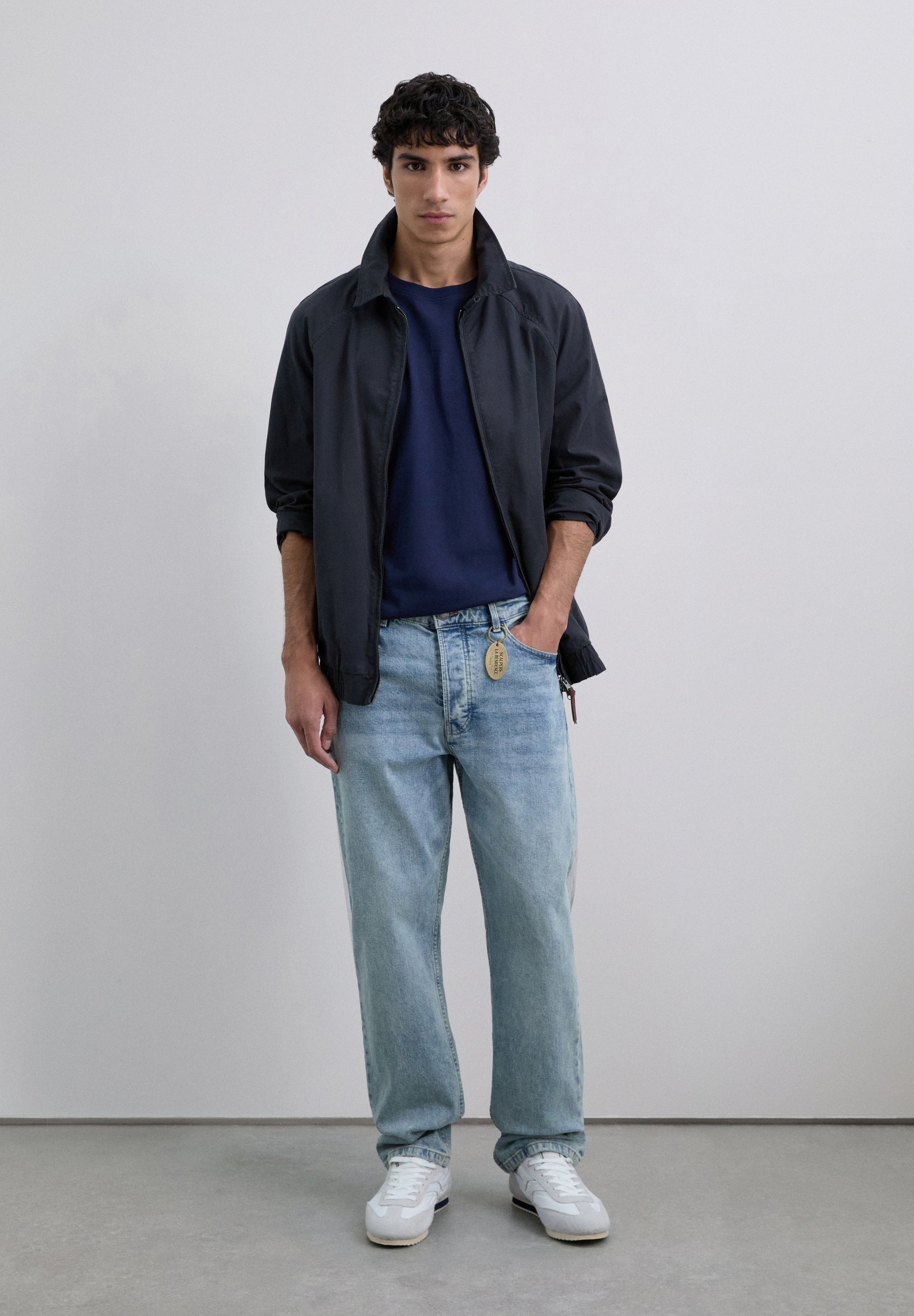 POLERA PARCHE BORDADO LOGO