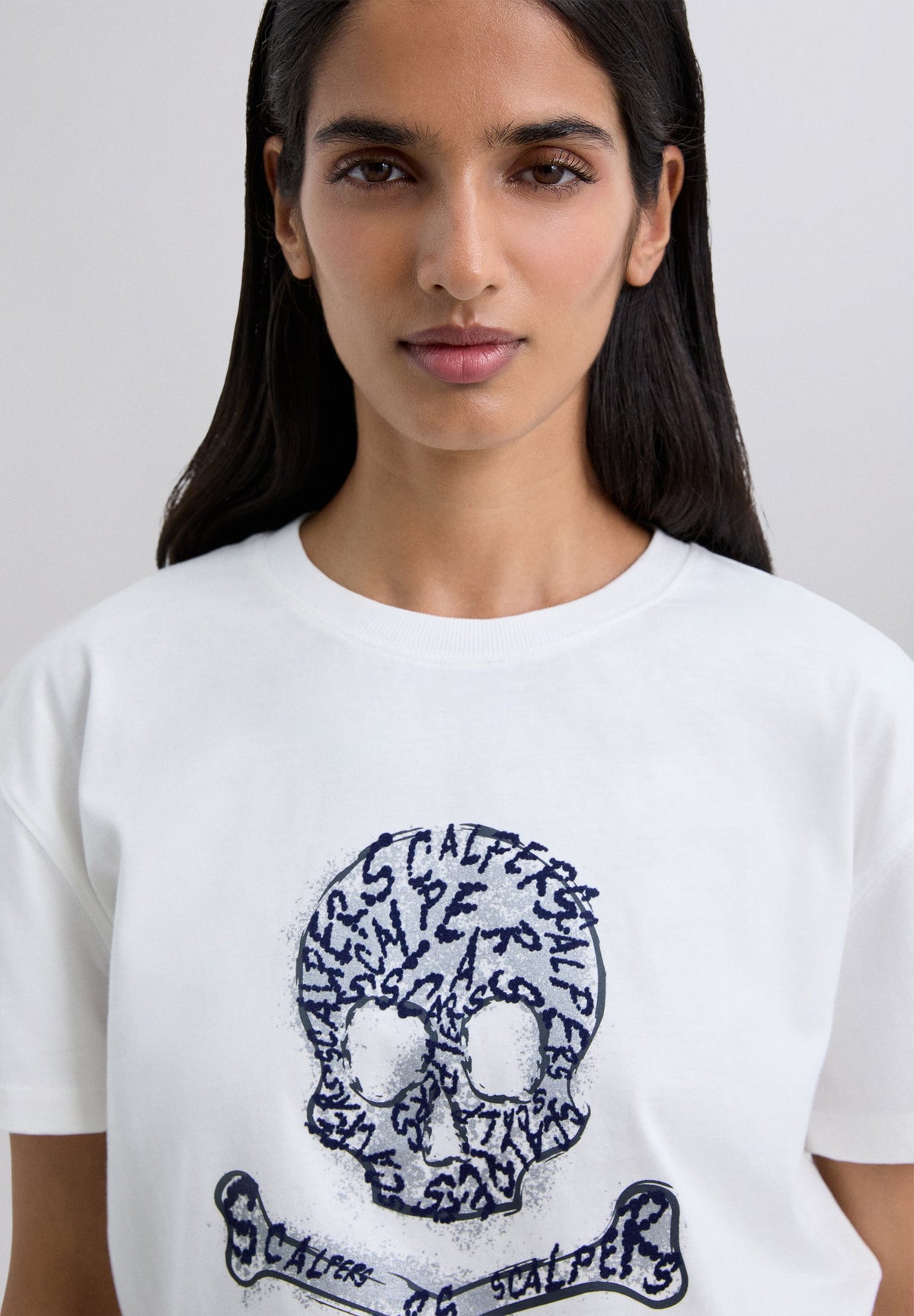 POLERA LOGO CALAVERA PRINT