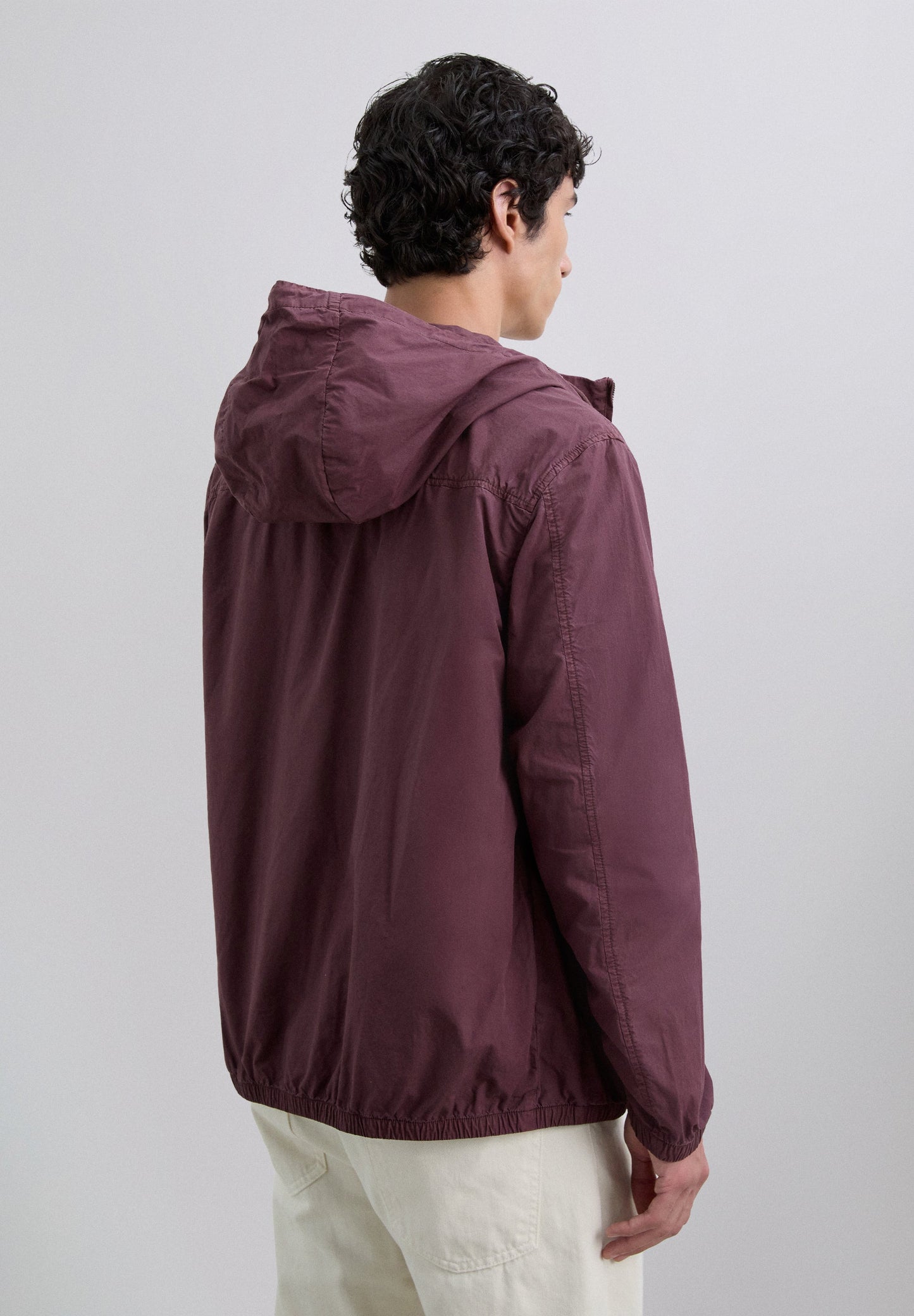 CHAQUETA LIGERA CAPUCHA