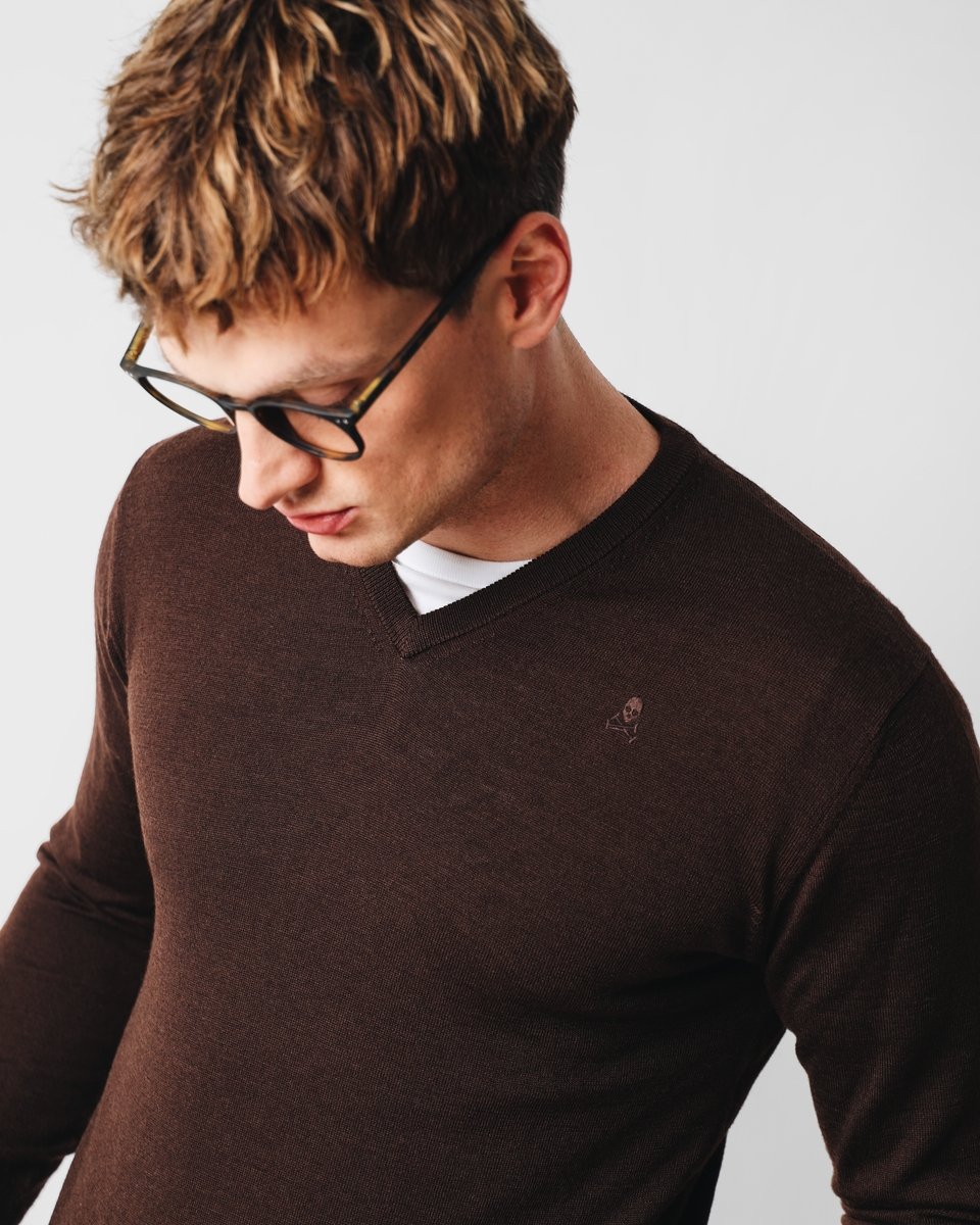 CLASSIC V-NECK CHOCOLATE