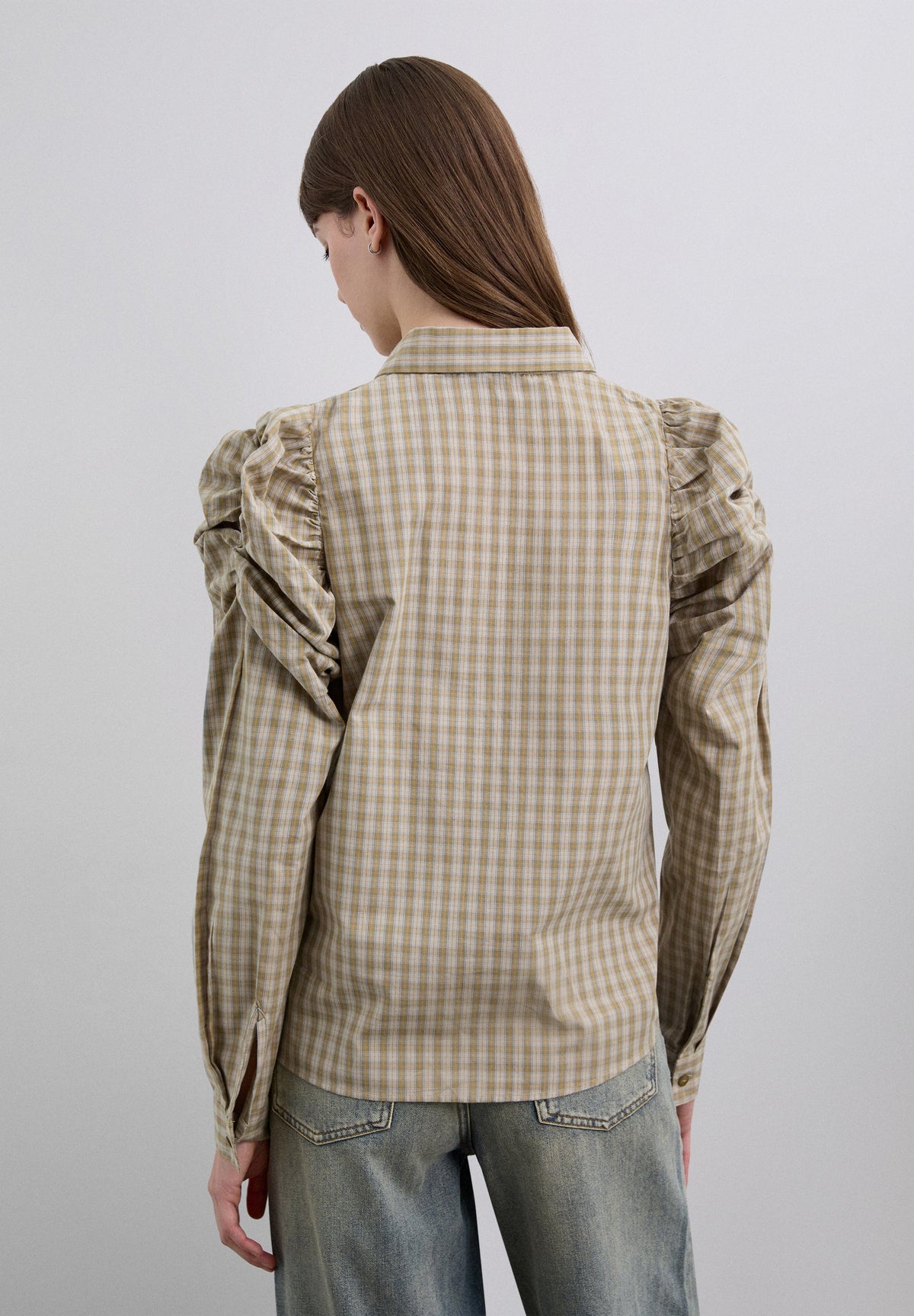 CAMISA ABULLONADA ASIMÉTRICA