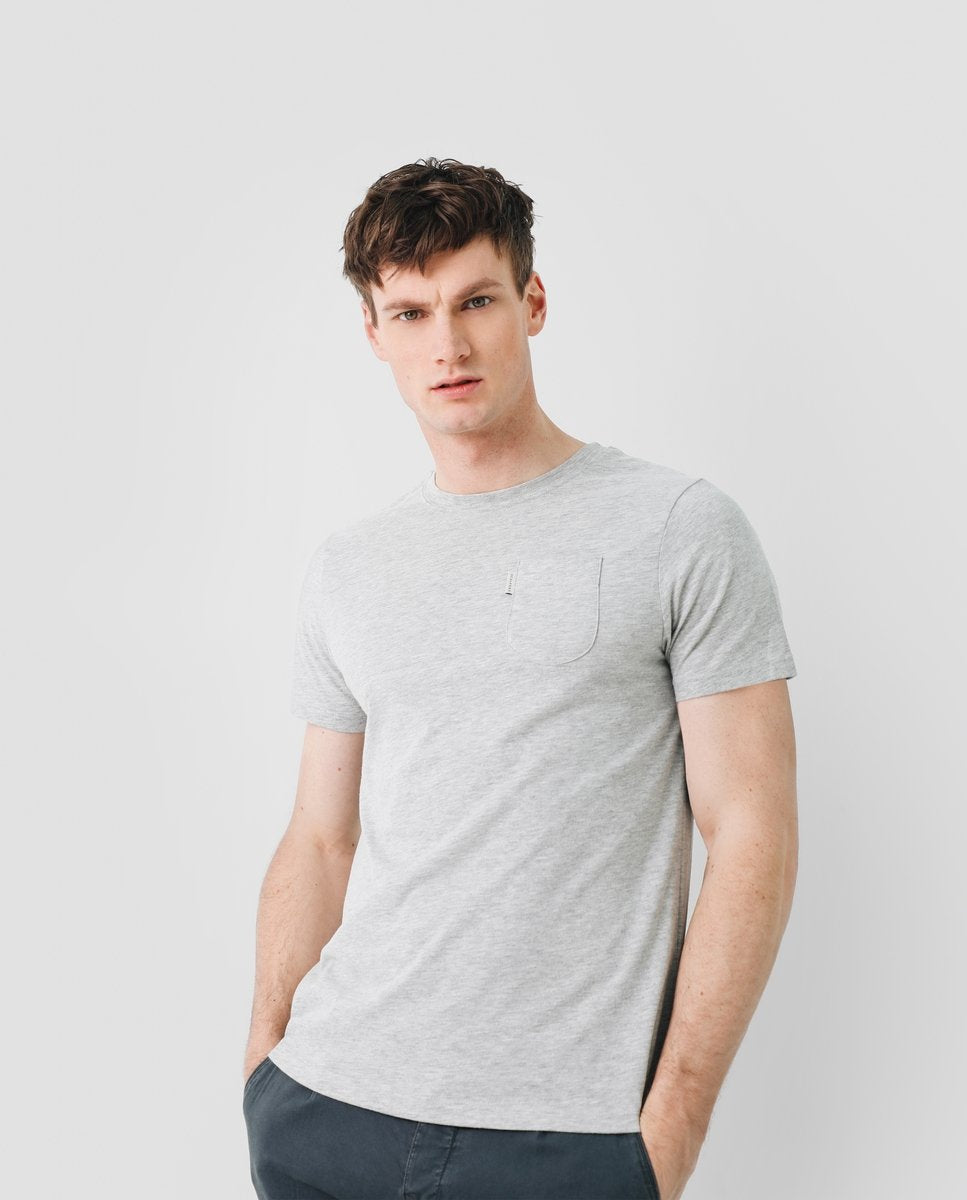 CAMISETA BOLSILLO PRINT TRASERO