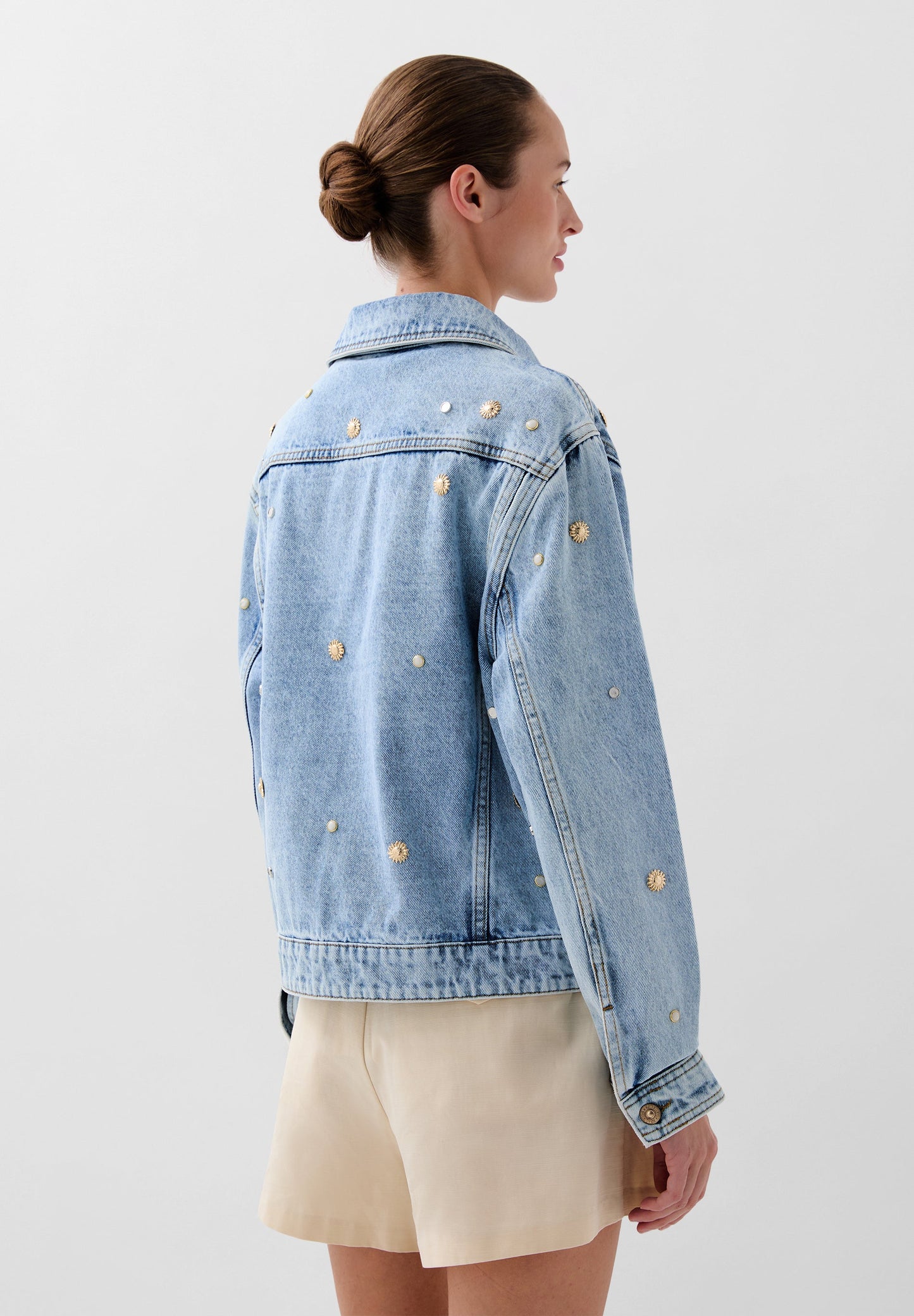 CHAQUETA DENIM TACHUELAS