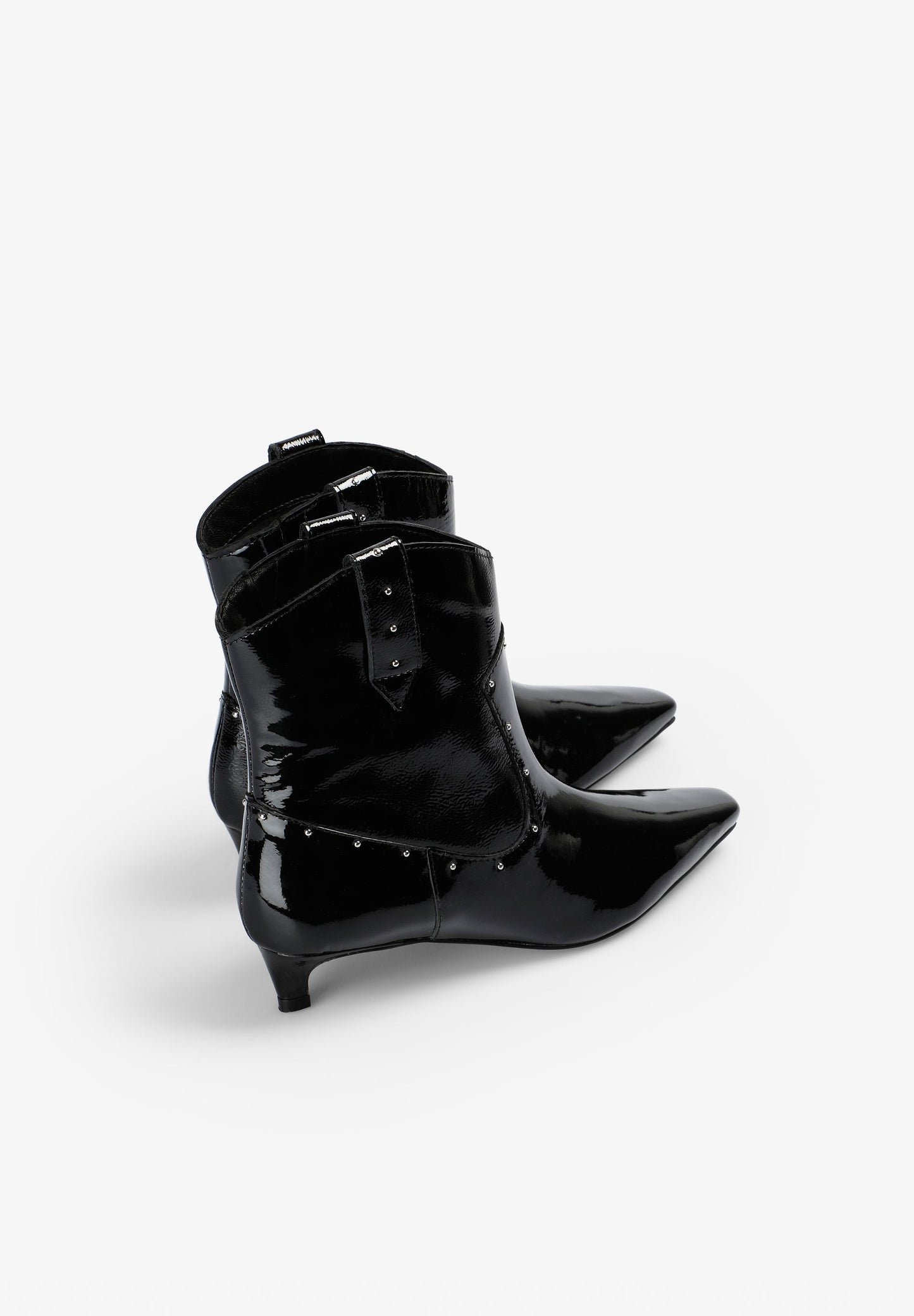 BOTAS PIEL PUNTA TACHAS