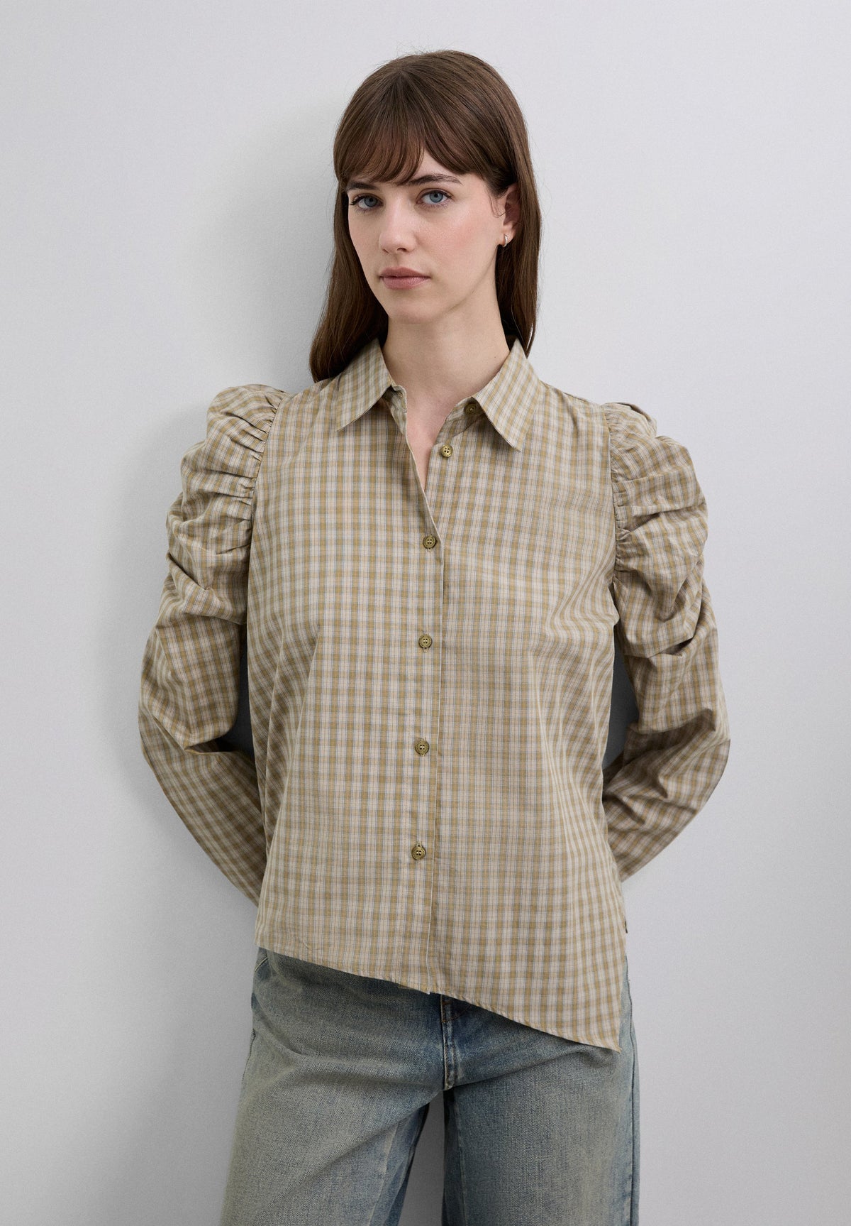 CAMISA ABULLONADA ASIMÉTRICA