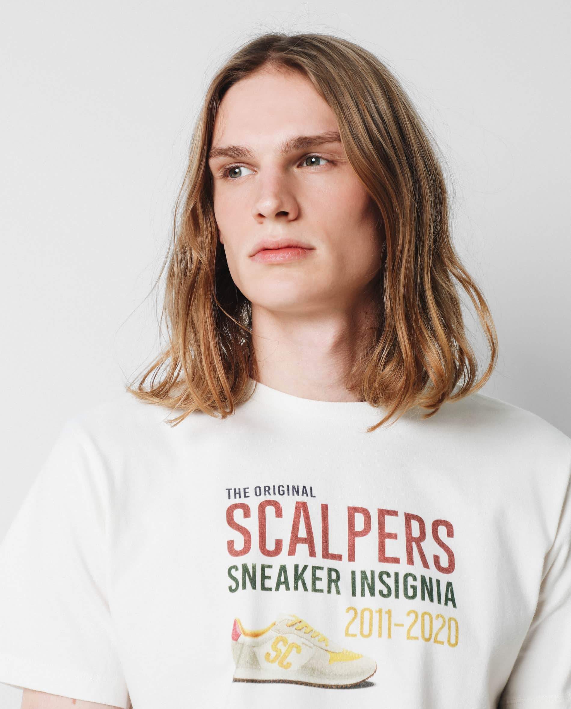 CAMISETA SNEAKERS INSIGNIA