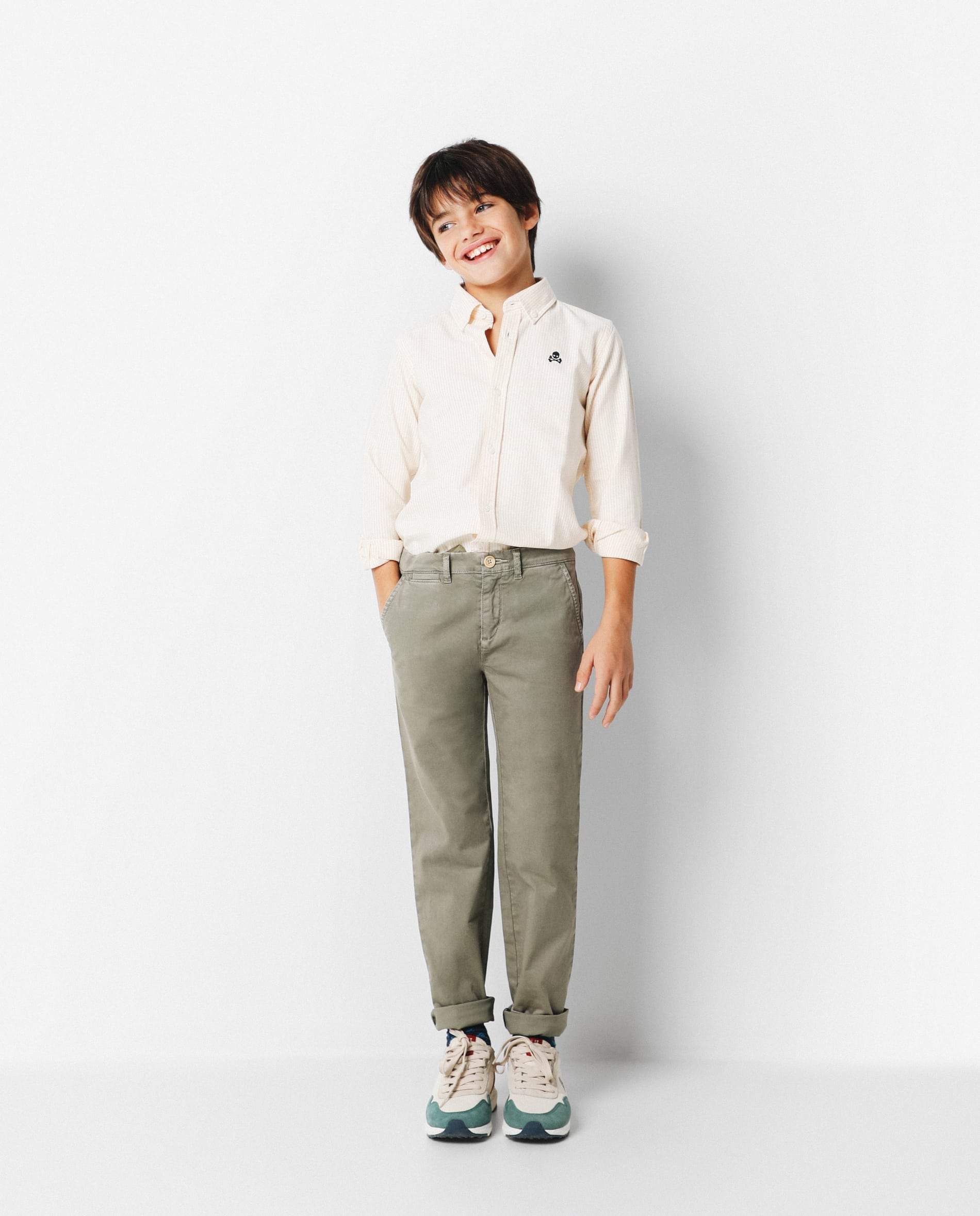 PANTALÓN CHINO