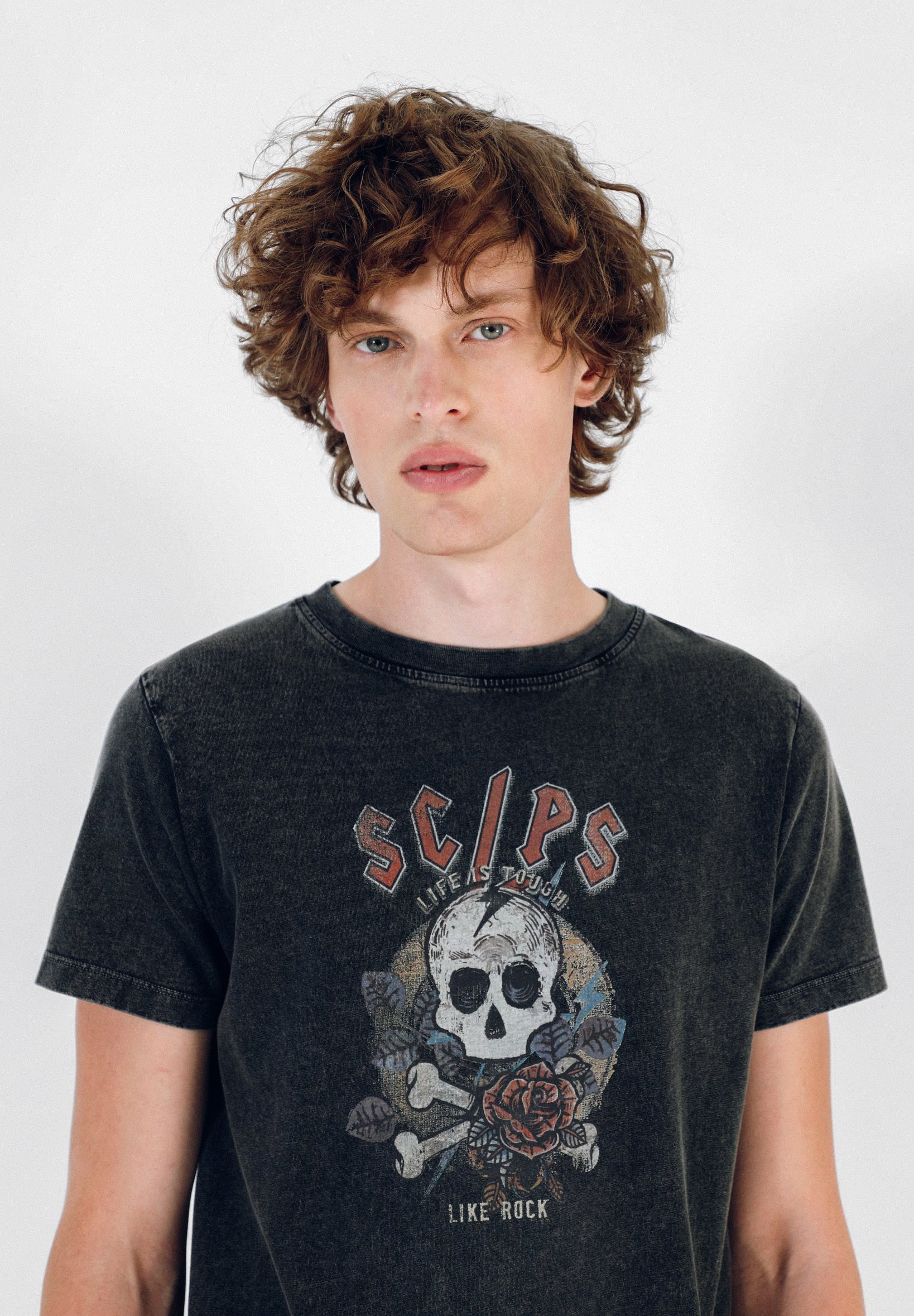 CAMISETA CALAVERA ROSAS