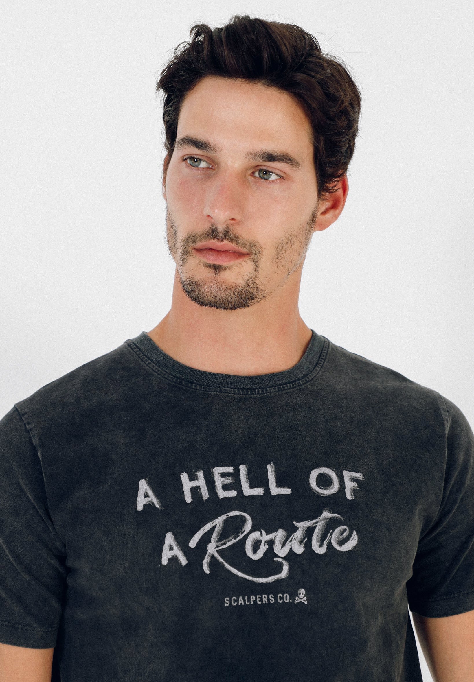 CAMISETA PRINT TEXTO DESGASTADO