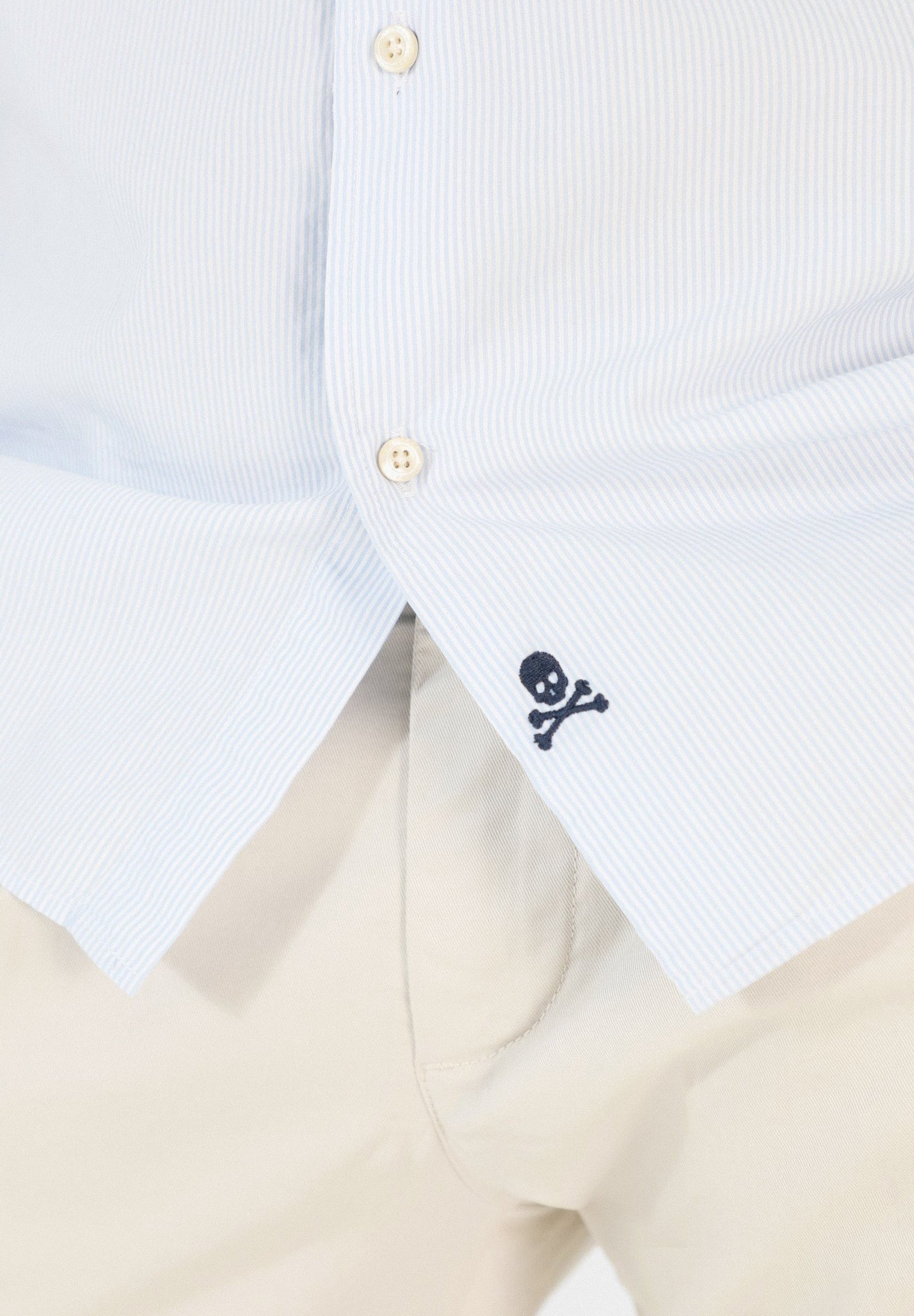 CAMISA CLÁSICA CALAVERA BAJO