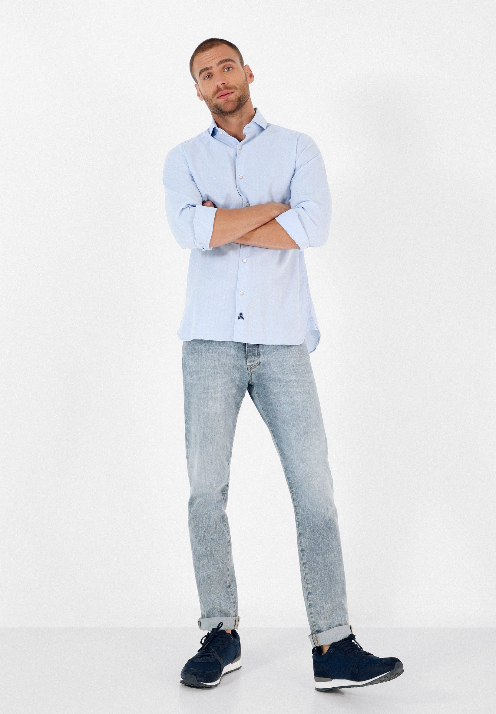 CAMISA CLÁSICA CALAVERA BAJO