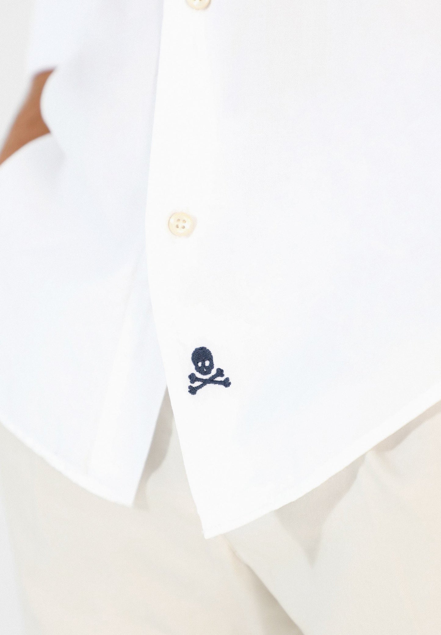 CAMISA CLÁSICA CALAVERA BAJO