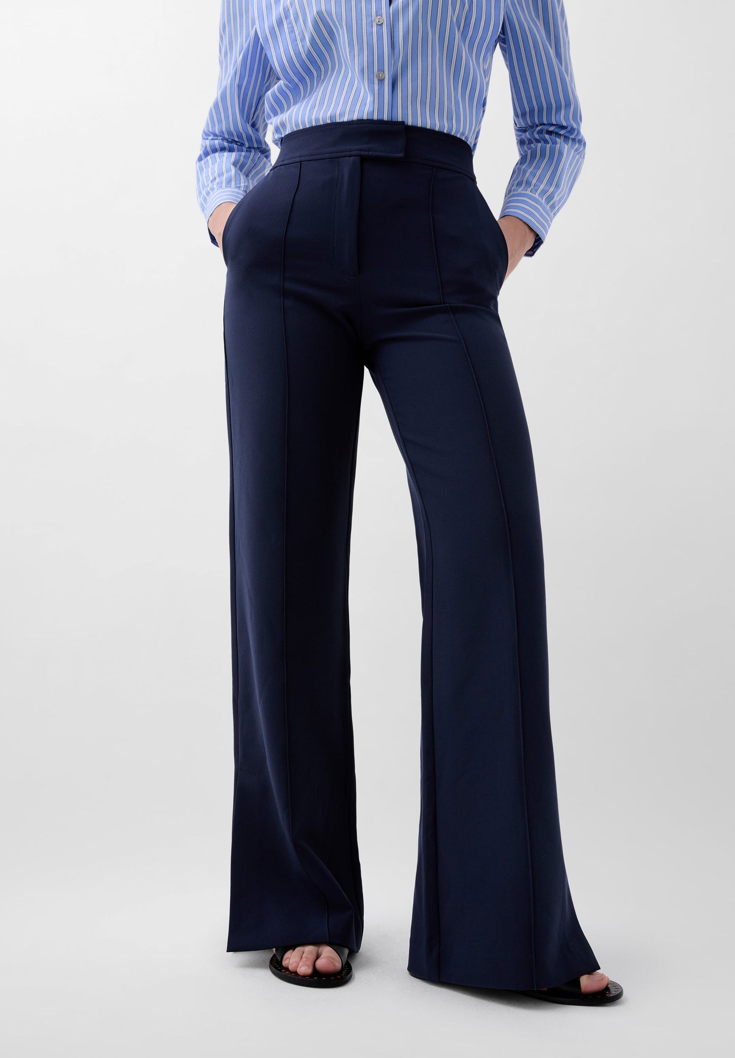 PANTALÓN DETALLE COSTURA