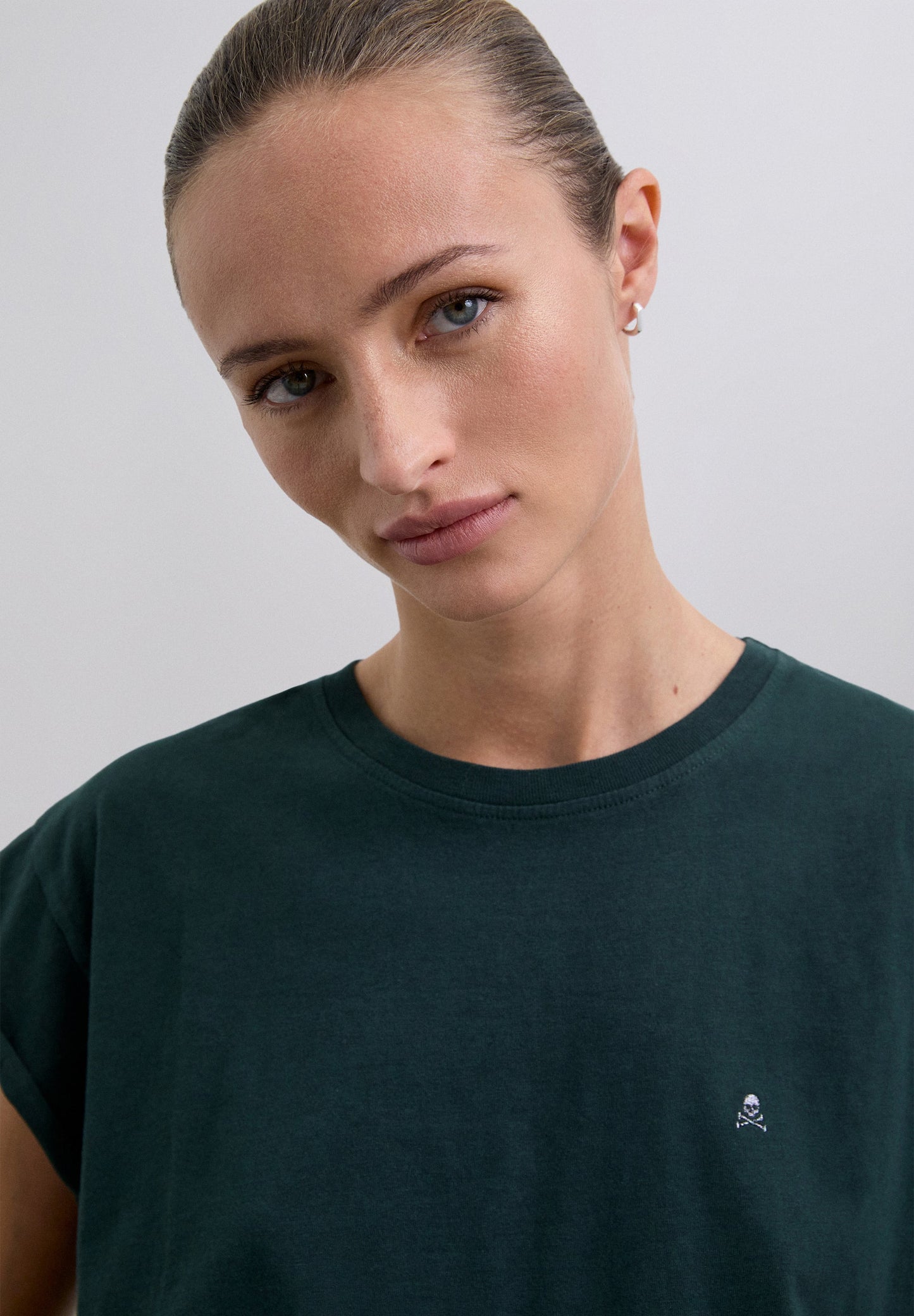POLERA BÁSICA CALAVERA