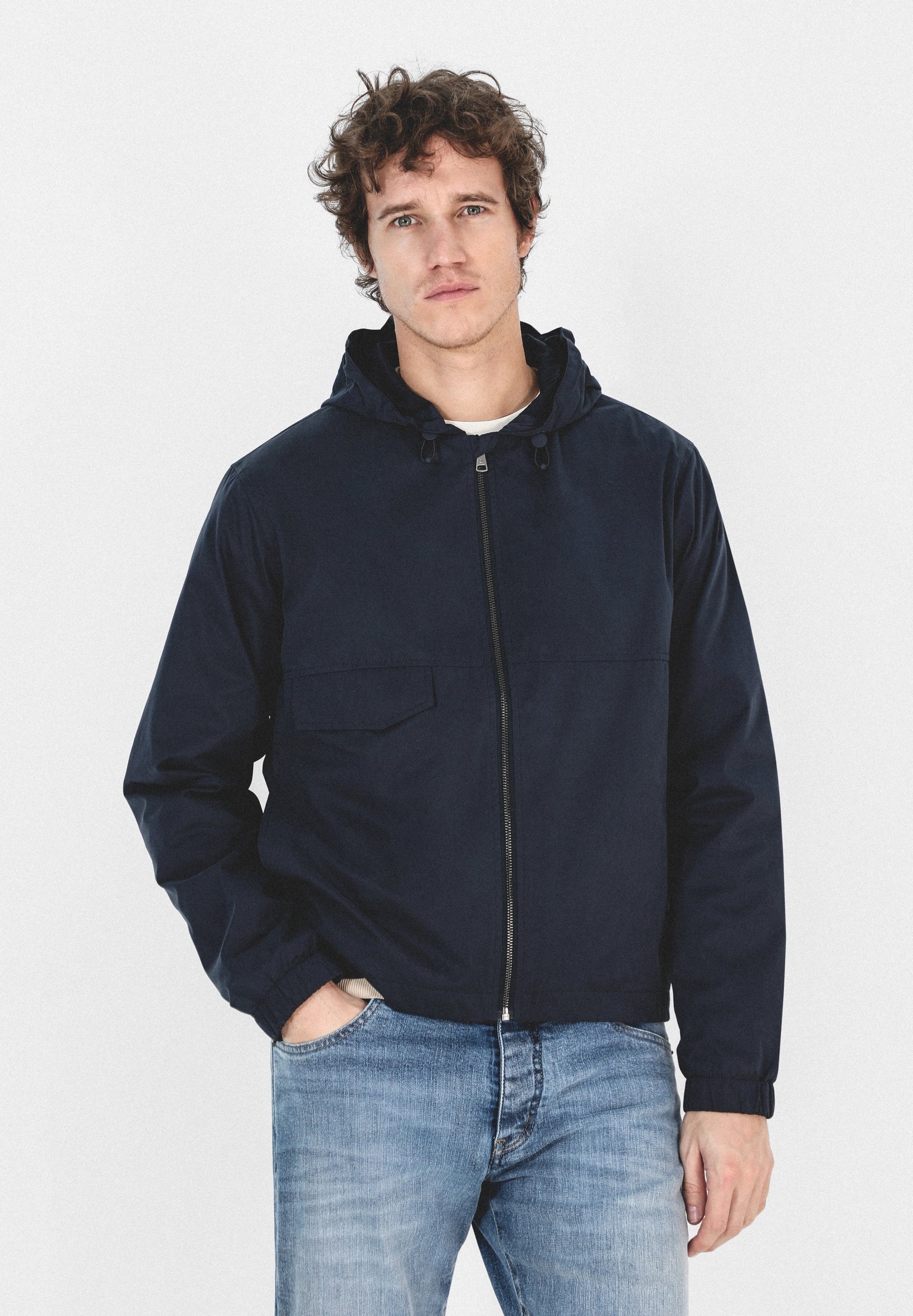 CHAQUETA TÉCNICA BOLSILLO TAPETA