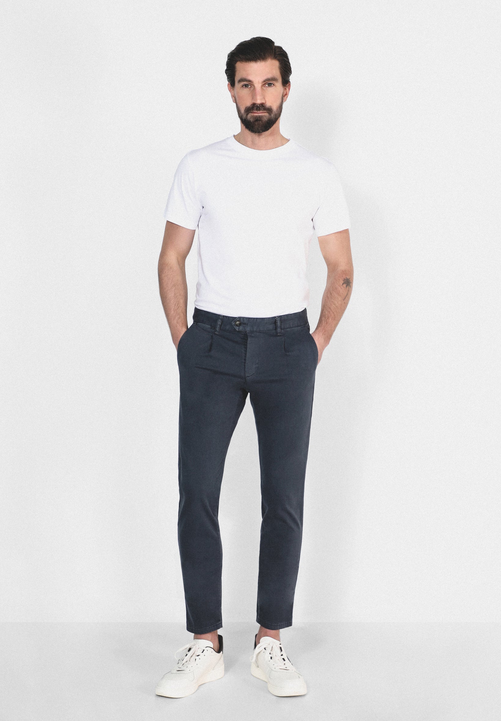 PANTALÓN CHINO PINZAS