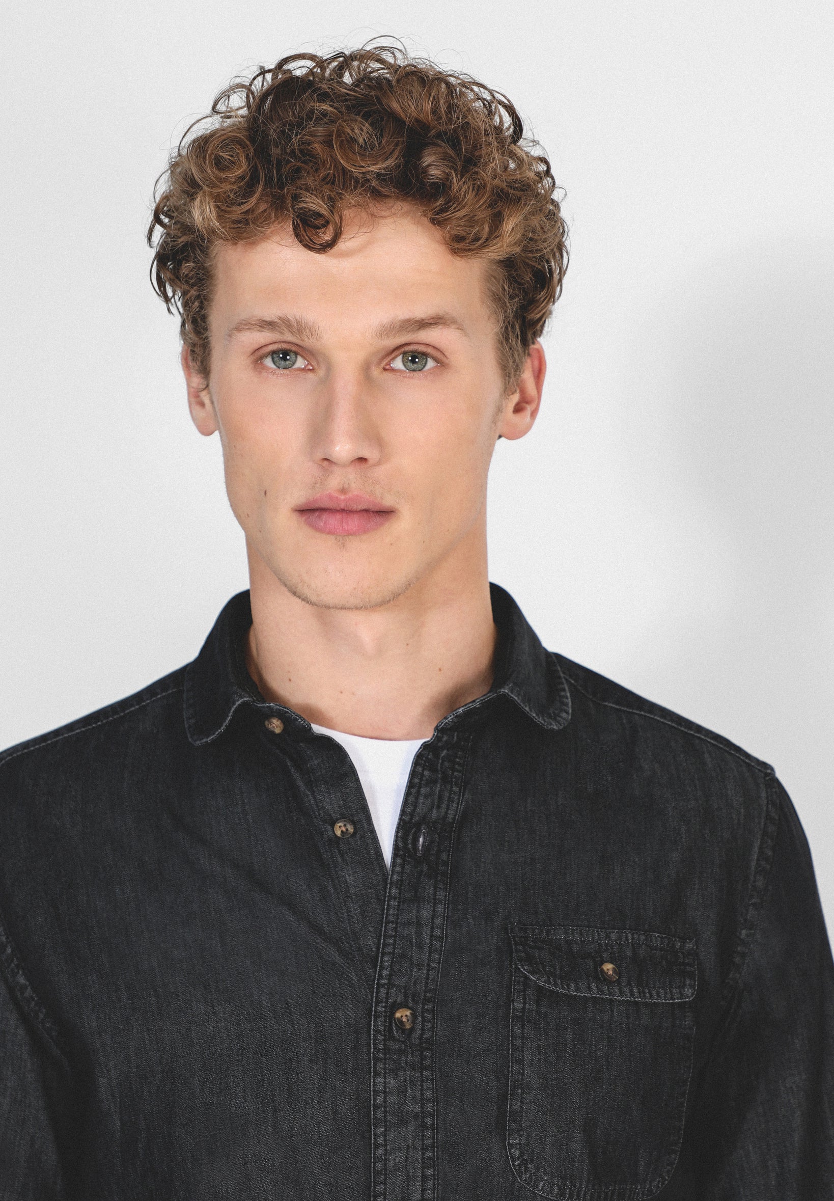 CAMISA DENIM CUELLO REDONDEADO