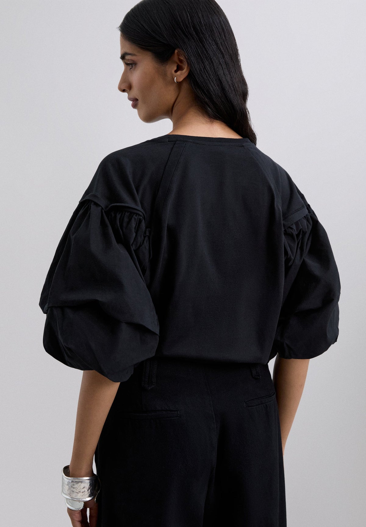 POLERA MANGA ABULLONADA