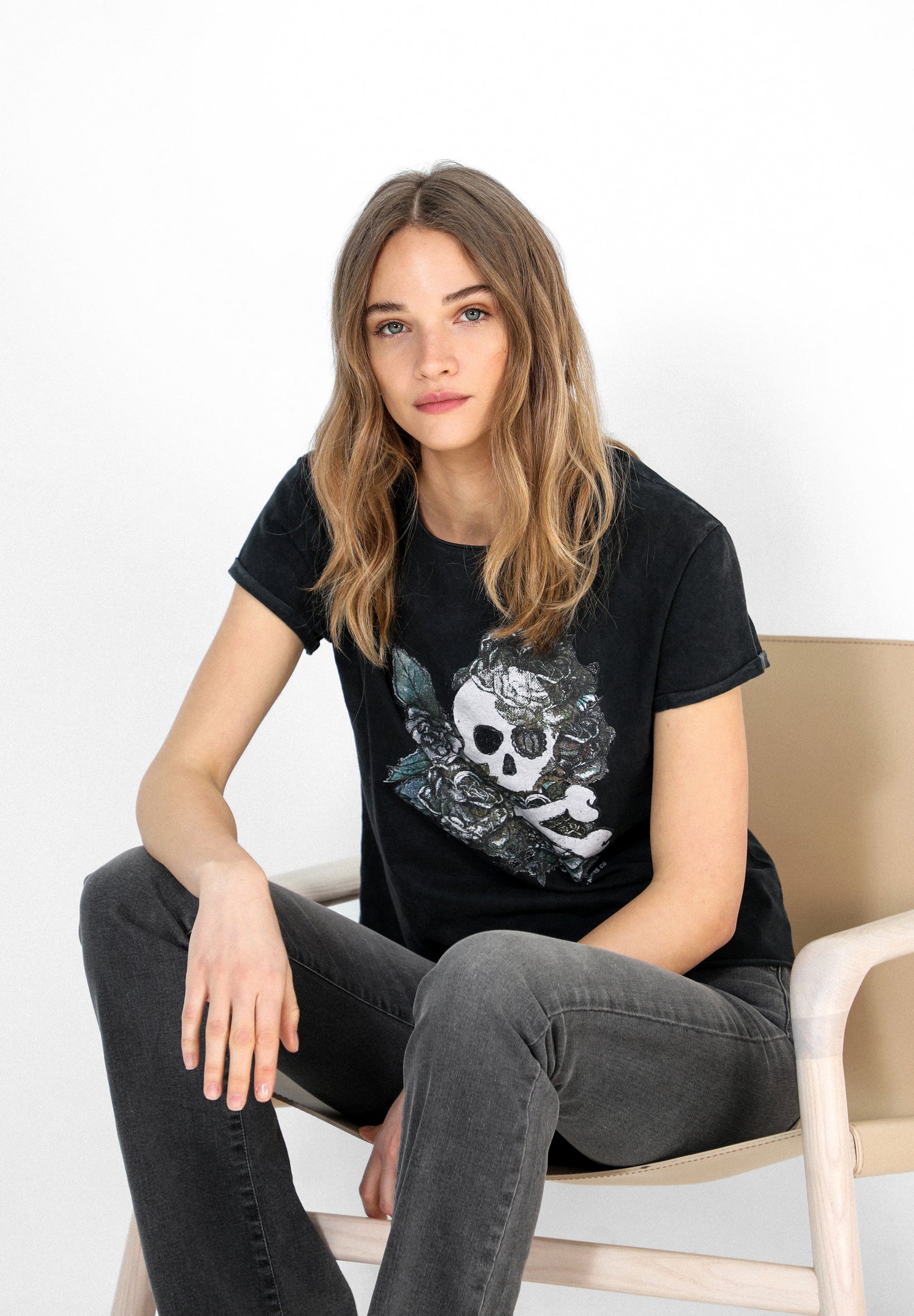 CAMISETA CALAVERA FLORES