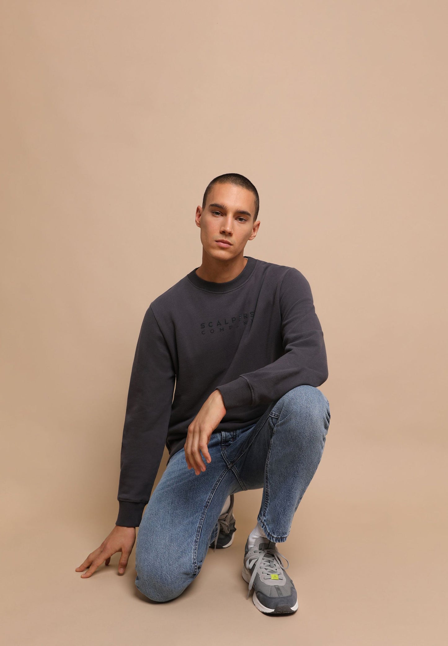 SUDADERA LOGO FLOCADO