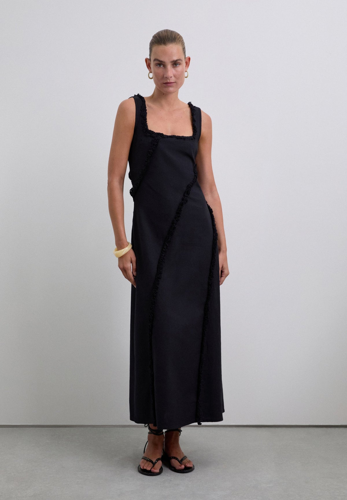 VESTIDO FLECOS DESPUNTADOS