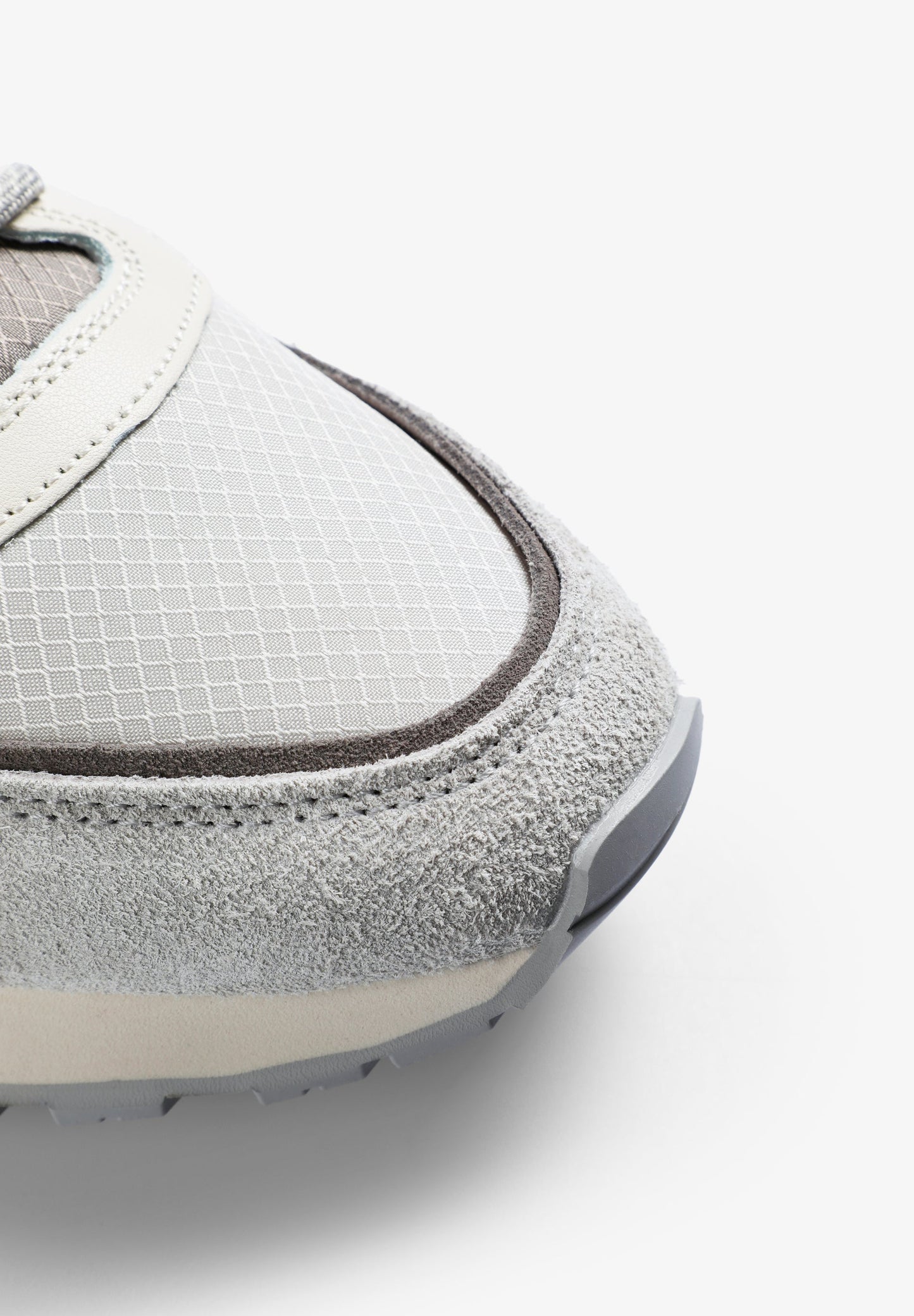 SNEAKERS LIGERAS CALAVERA CONTRASTE