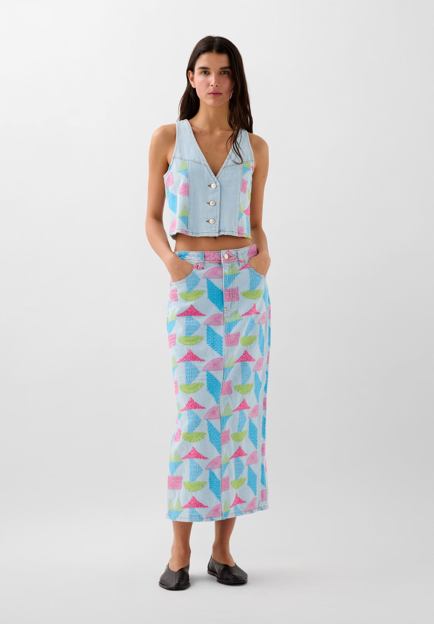 CHALECO DENIM BORDADOS TRICOLOR