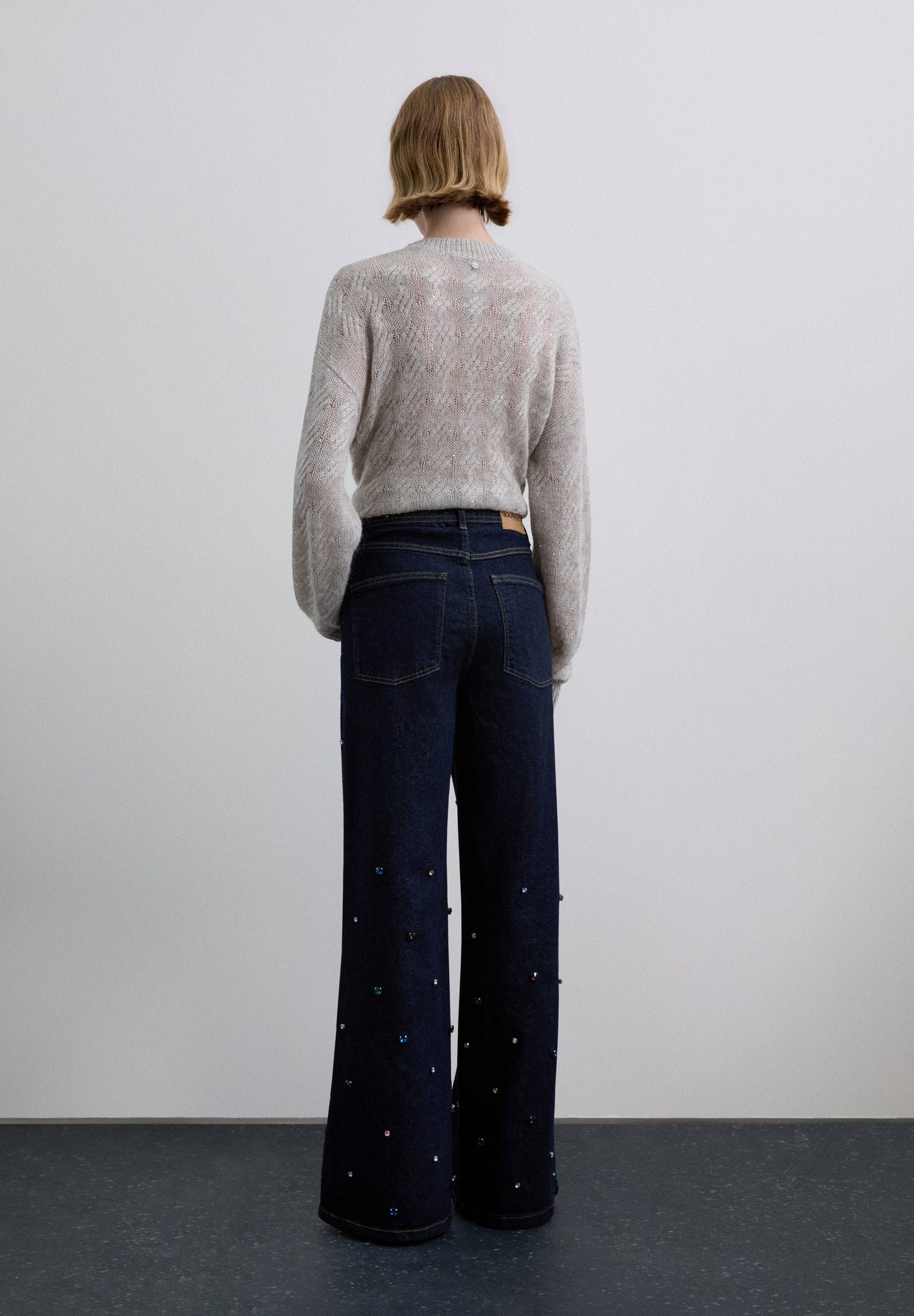 PANTALÓN DENIM CON ABALORIOS