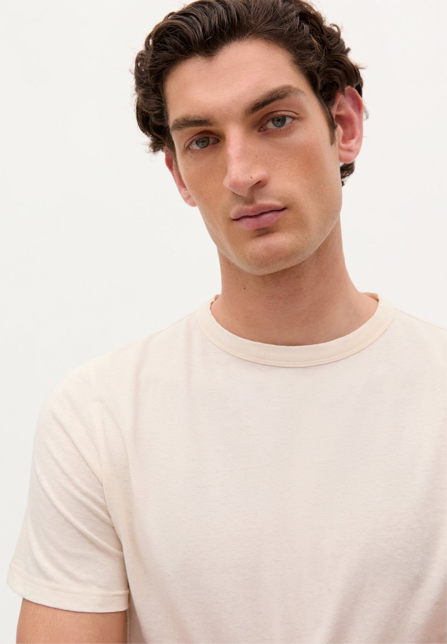 CAMISETA LISA BÁSICA ALGODÓN