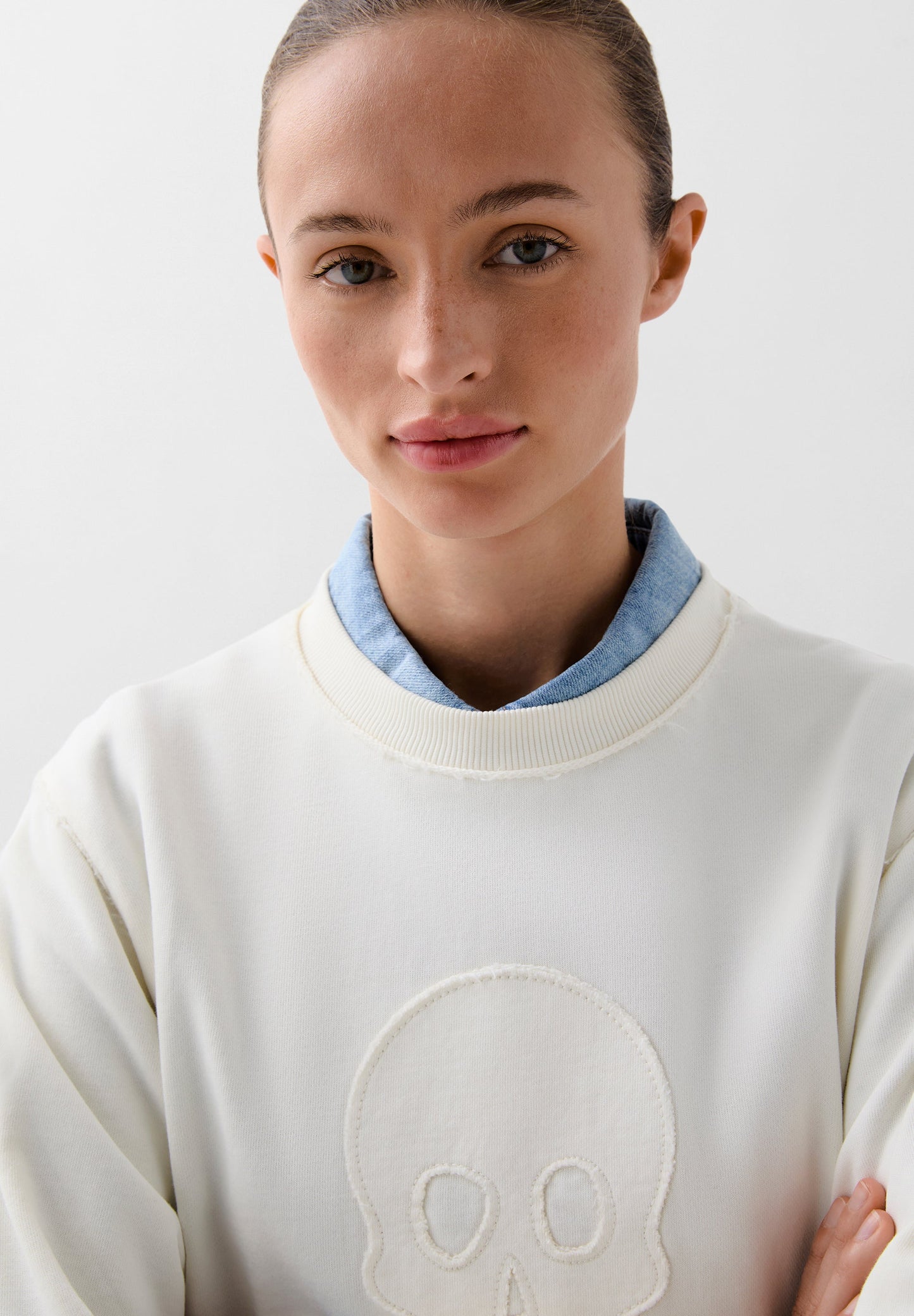 POLERÓN CALAVERA RELIEVE FRONTAL