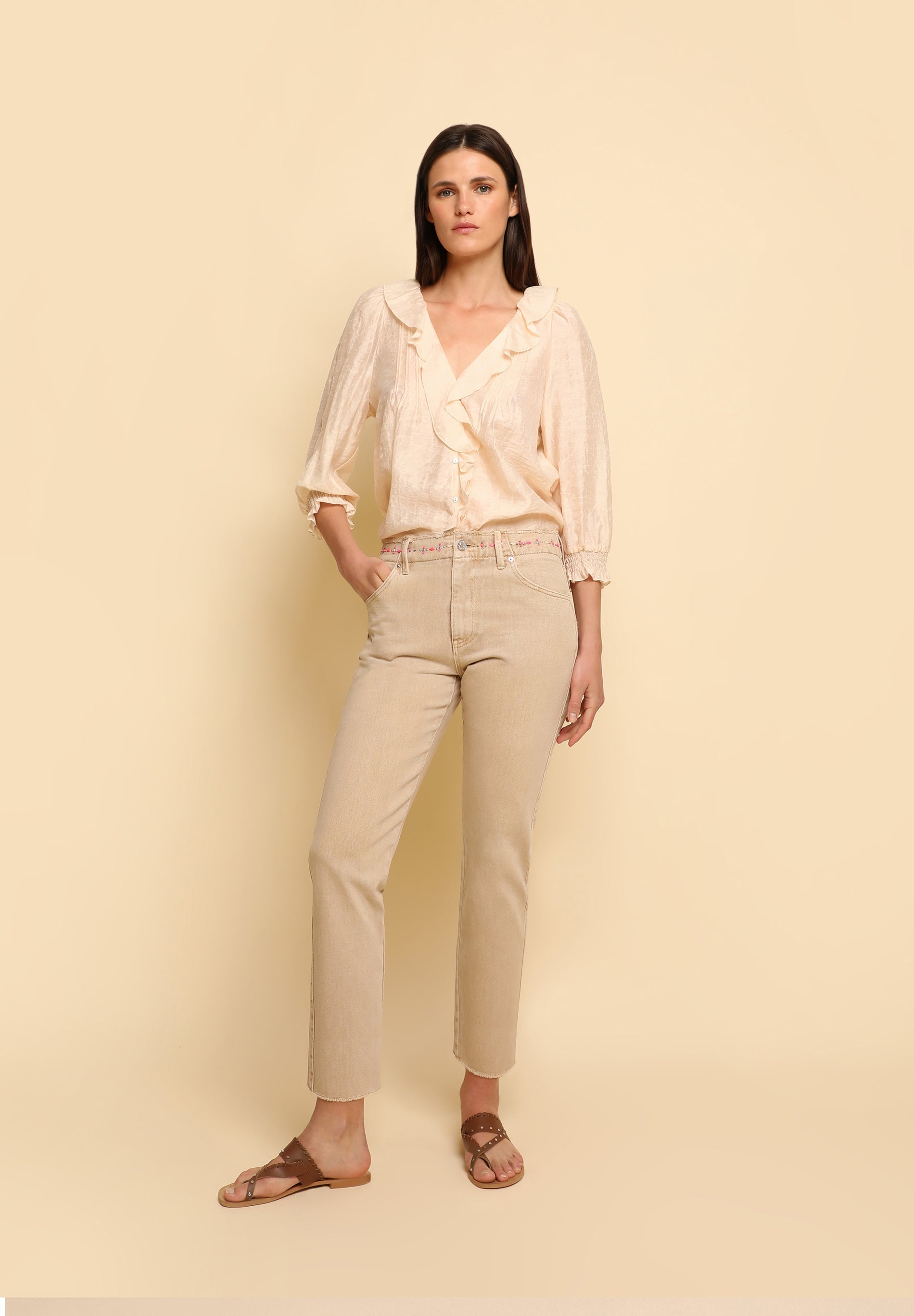 PANTALÓN FLARE BORDADO CINTURA