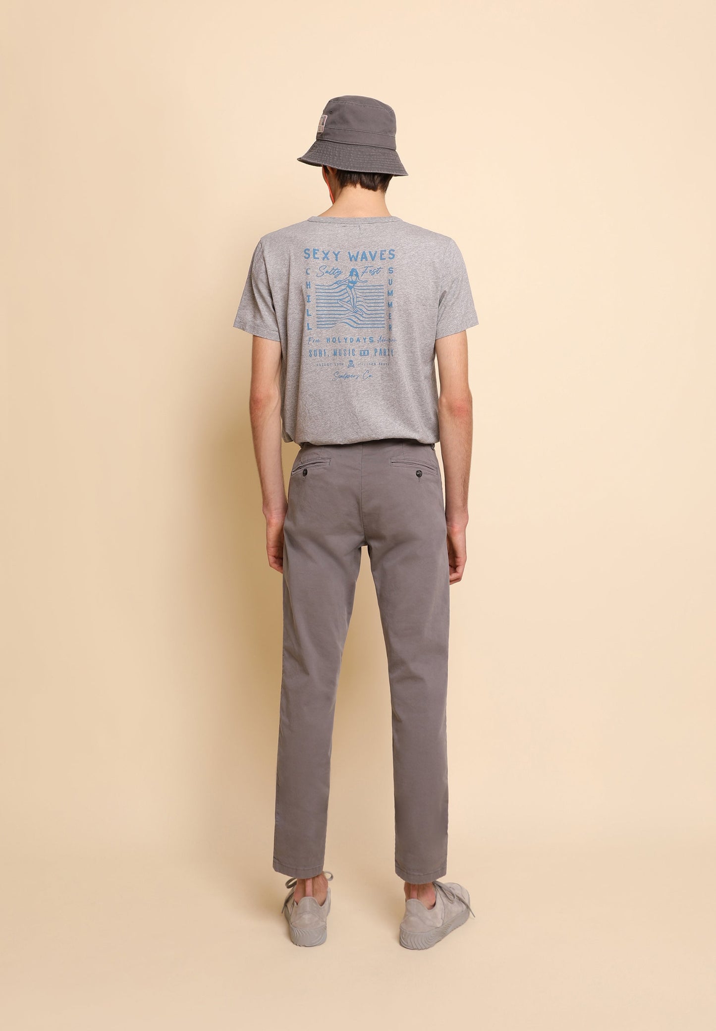 PANTALÓN CHINO PINZAS