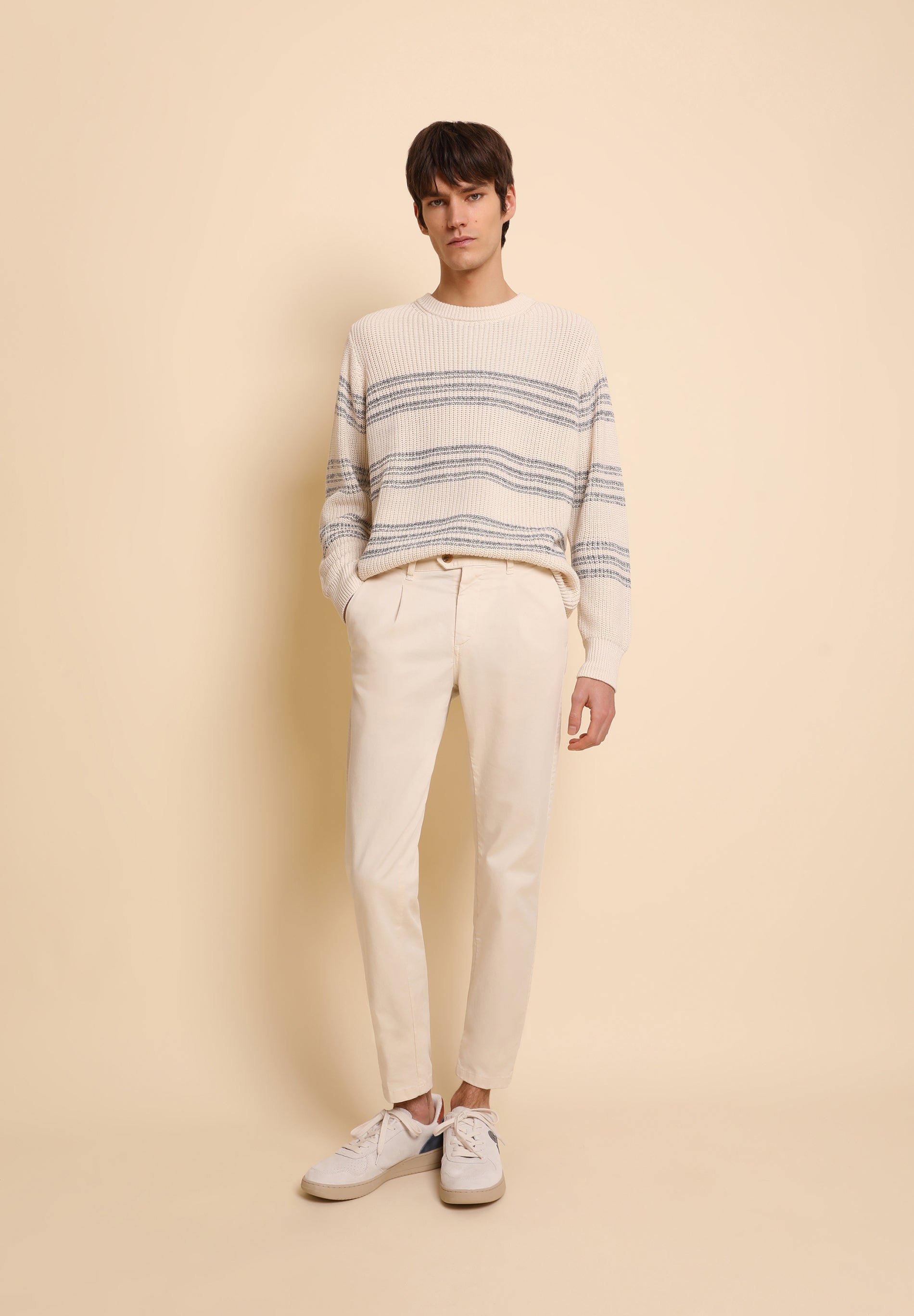 PANTALÓN CHINO PINZAS