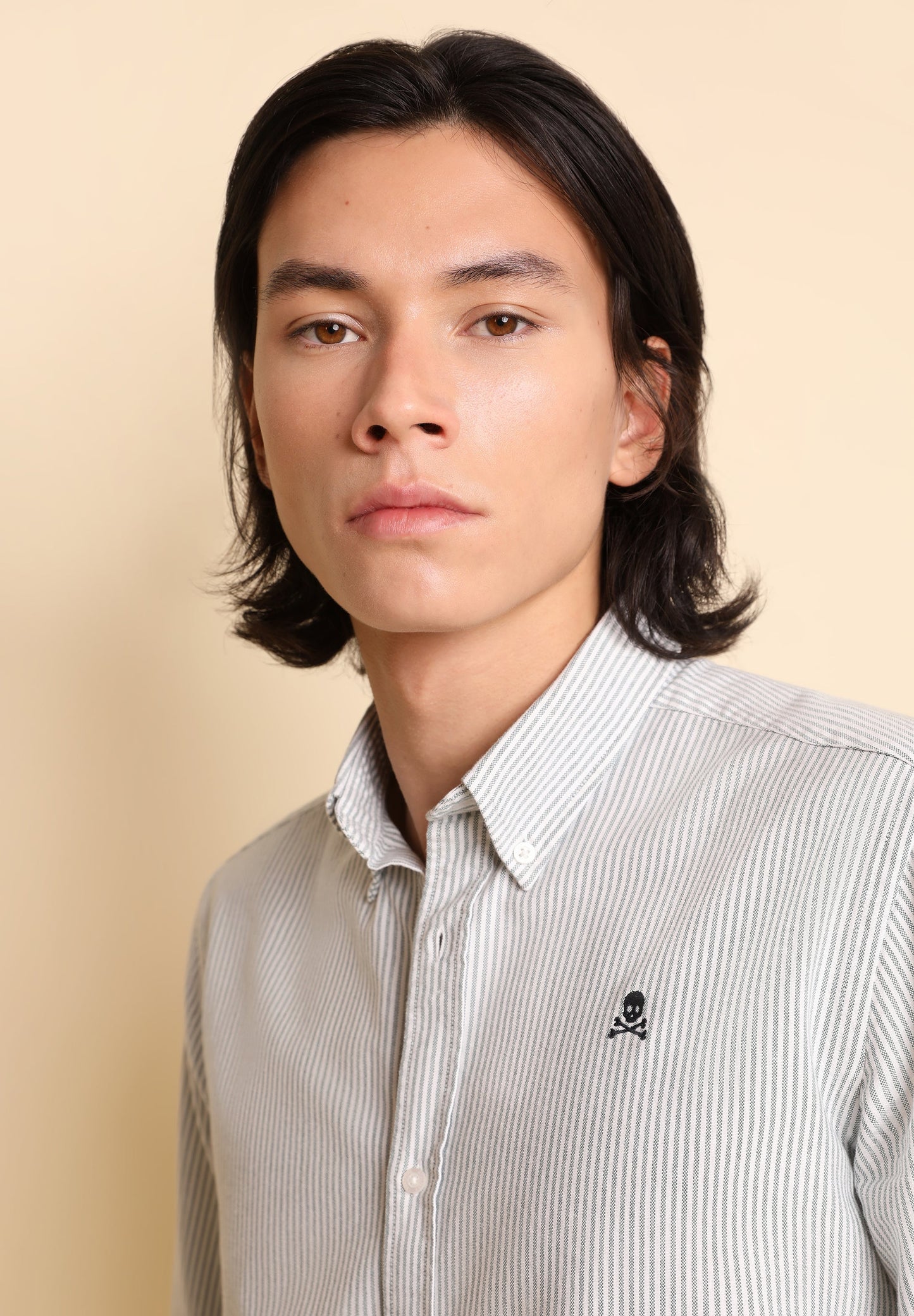 CAMISA OXFORD RAYAS CUELLO BOTONES