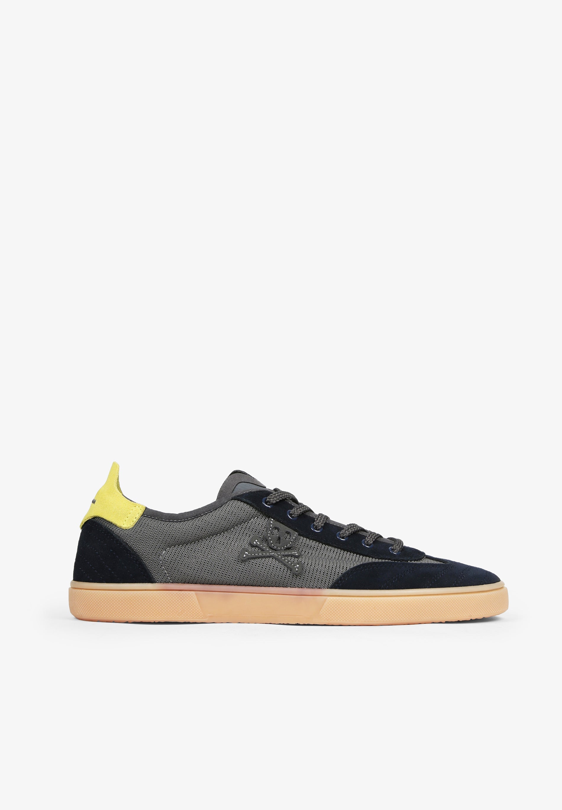 SNEAKERS BAJAS DETALLE CONTRASTE