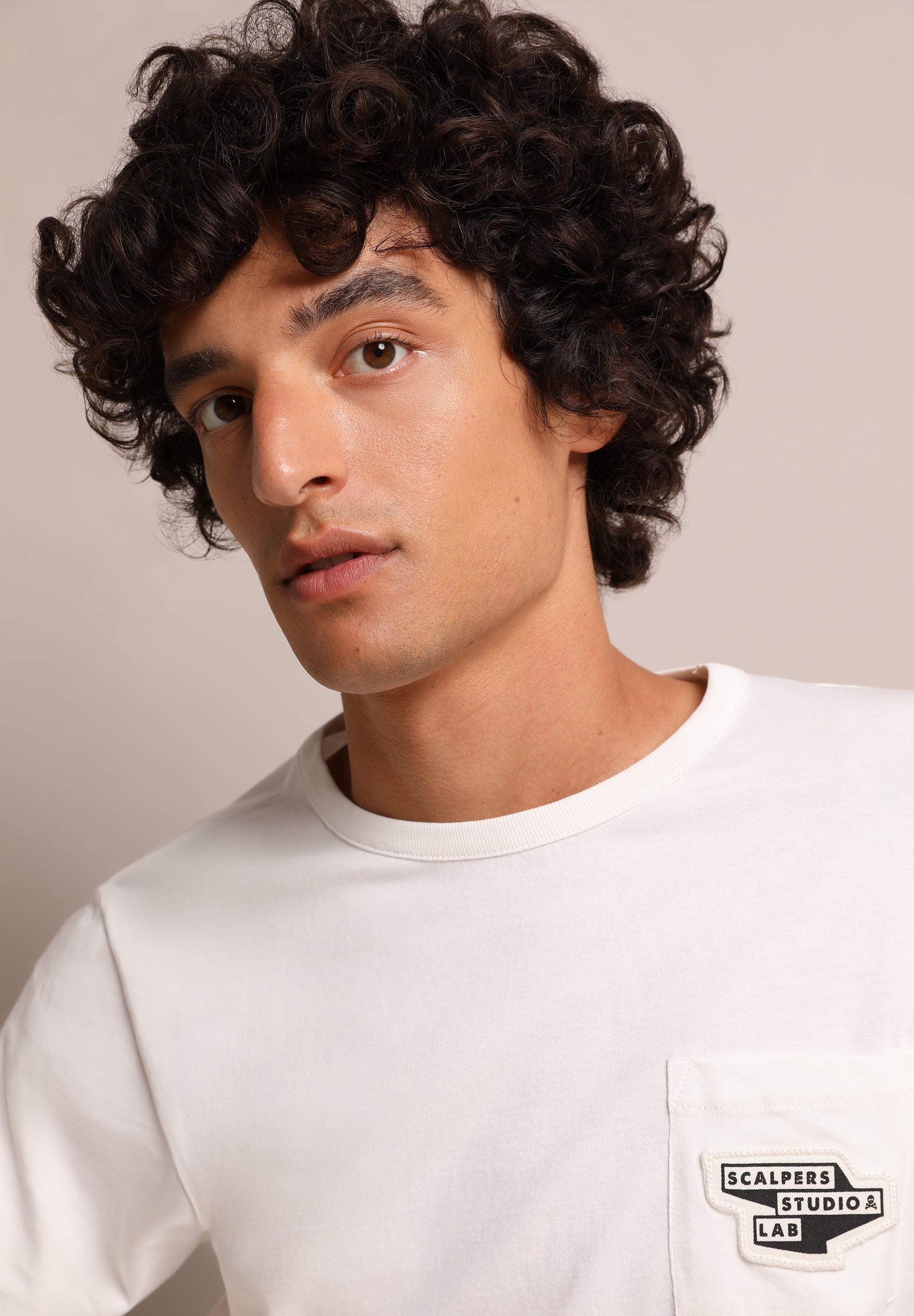 CAMISETA BOLSILLO PARCHE