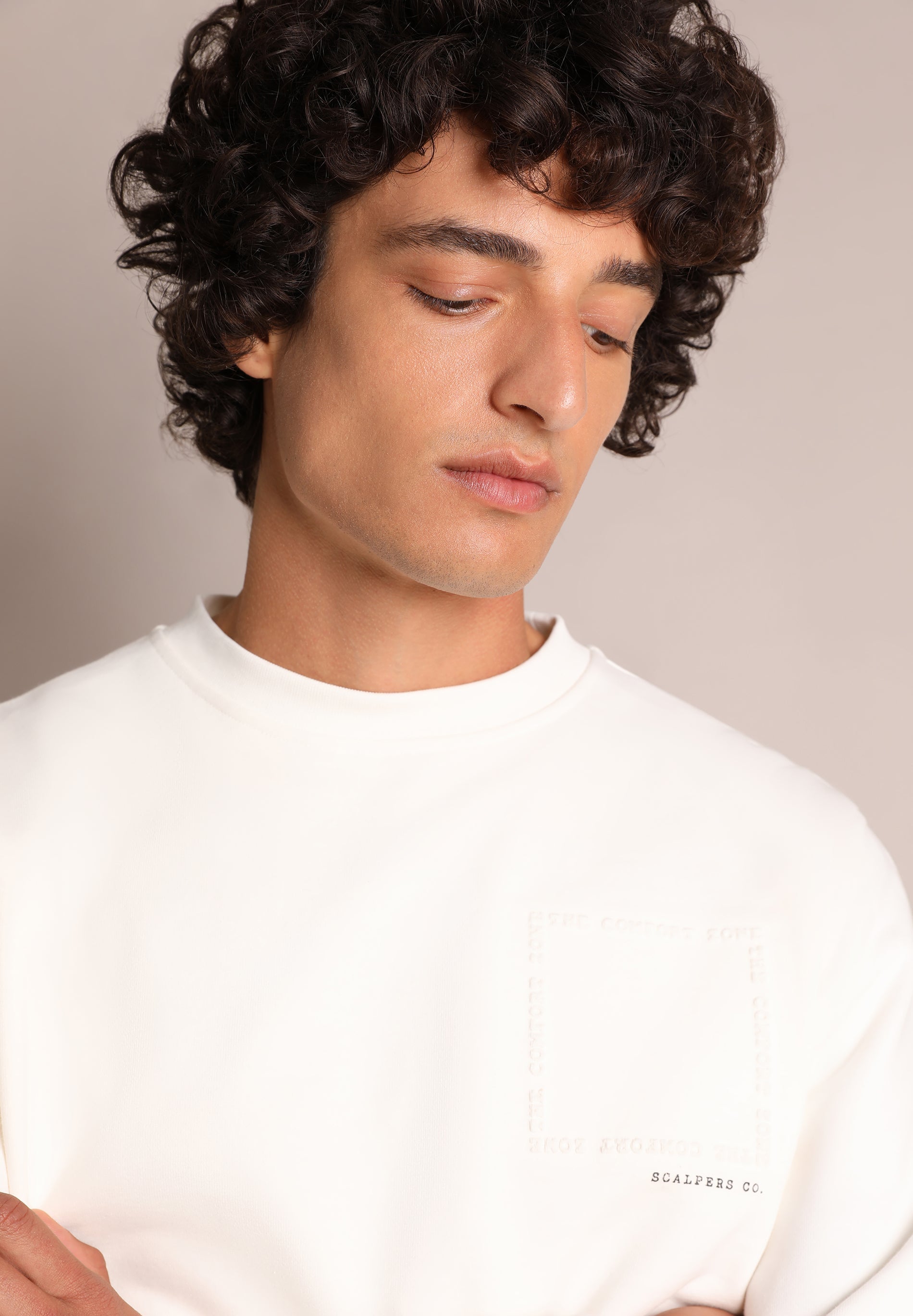 SUDADERA TEXTO RELIEVE