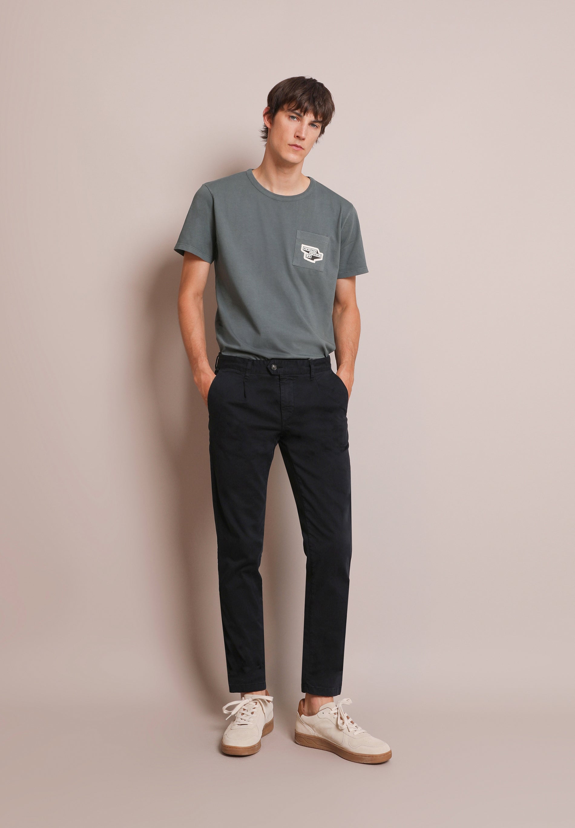 PANTALÓN CHINO PINZAS