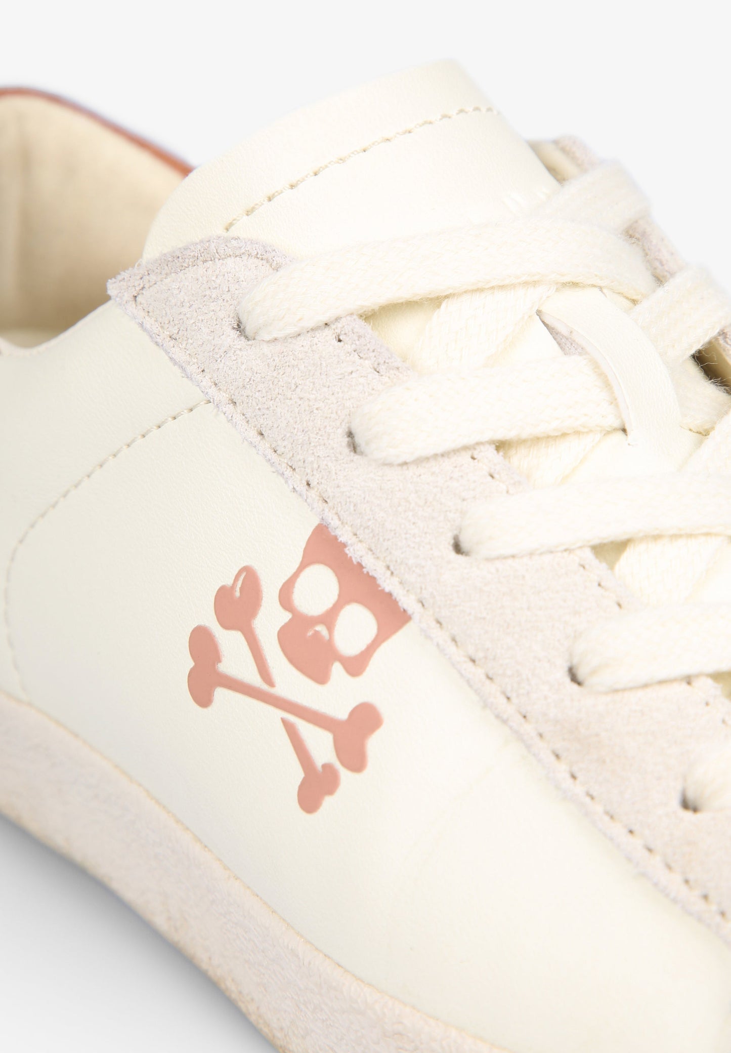 SNEAKERS BAJAS DETALLE CONTRASTE