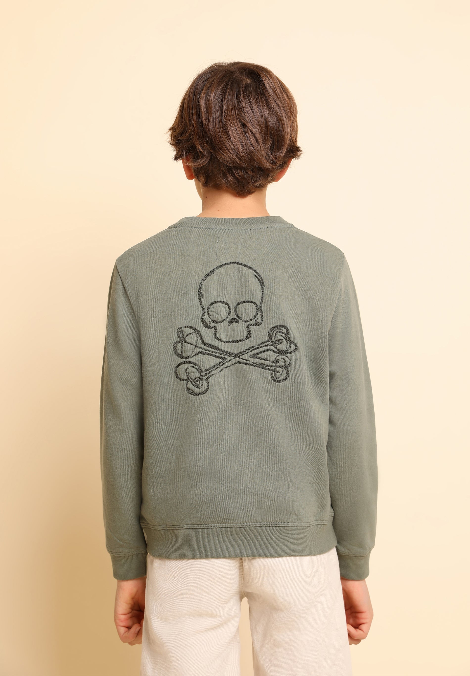 SUDADERA CALAVERA BORDADA TRASERA